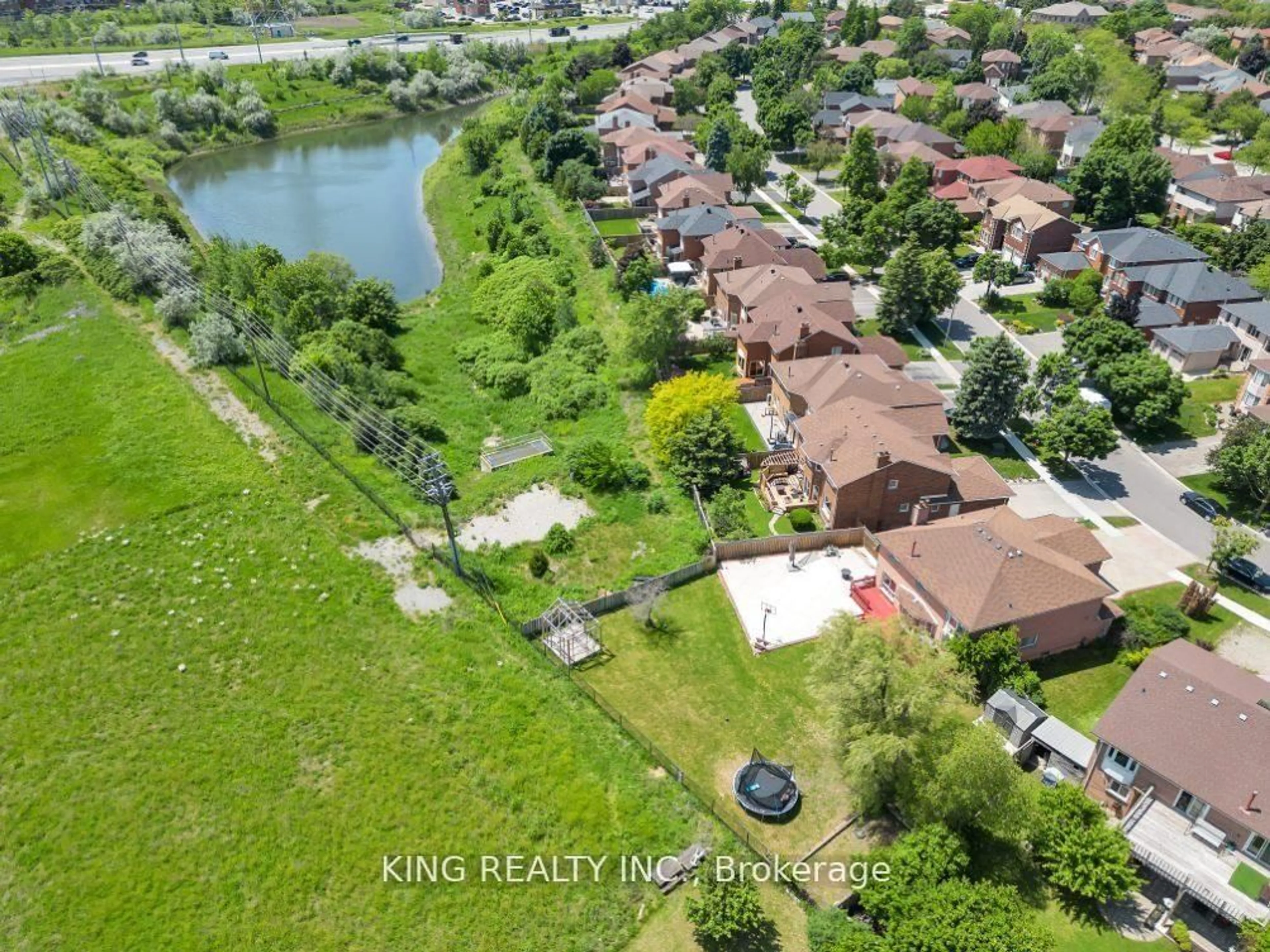 A pic from outside/outdoor area/front of a property/back of a property/a pic from drone, water/lake/river/ocean view for 2606 Ambercroft Tr, Mississauga Ontario L5M 4K3
