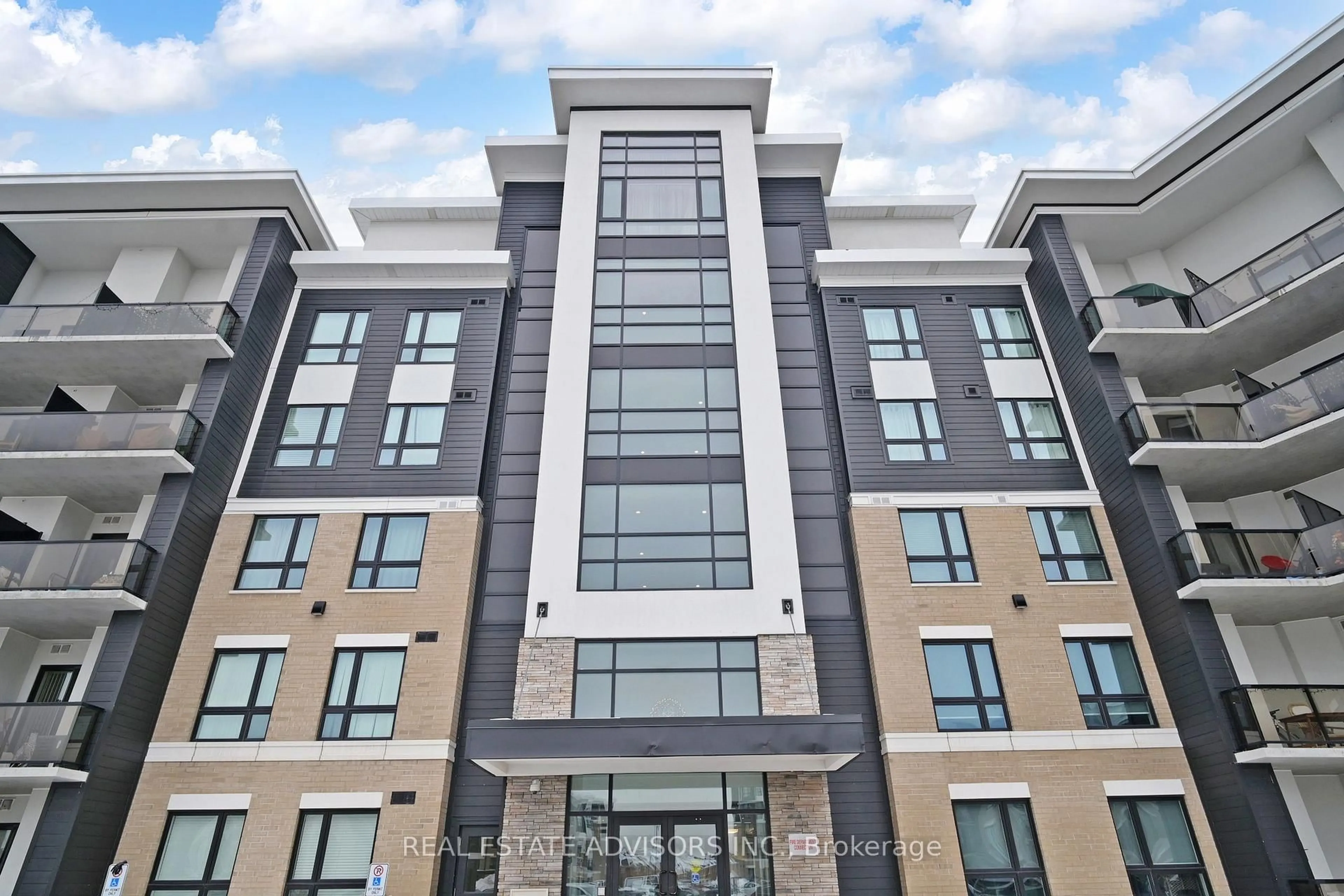 Indoor foyer for 630 Sauve St #306, Milton Ontario L9T 9A6