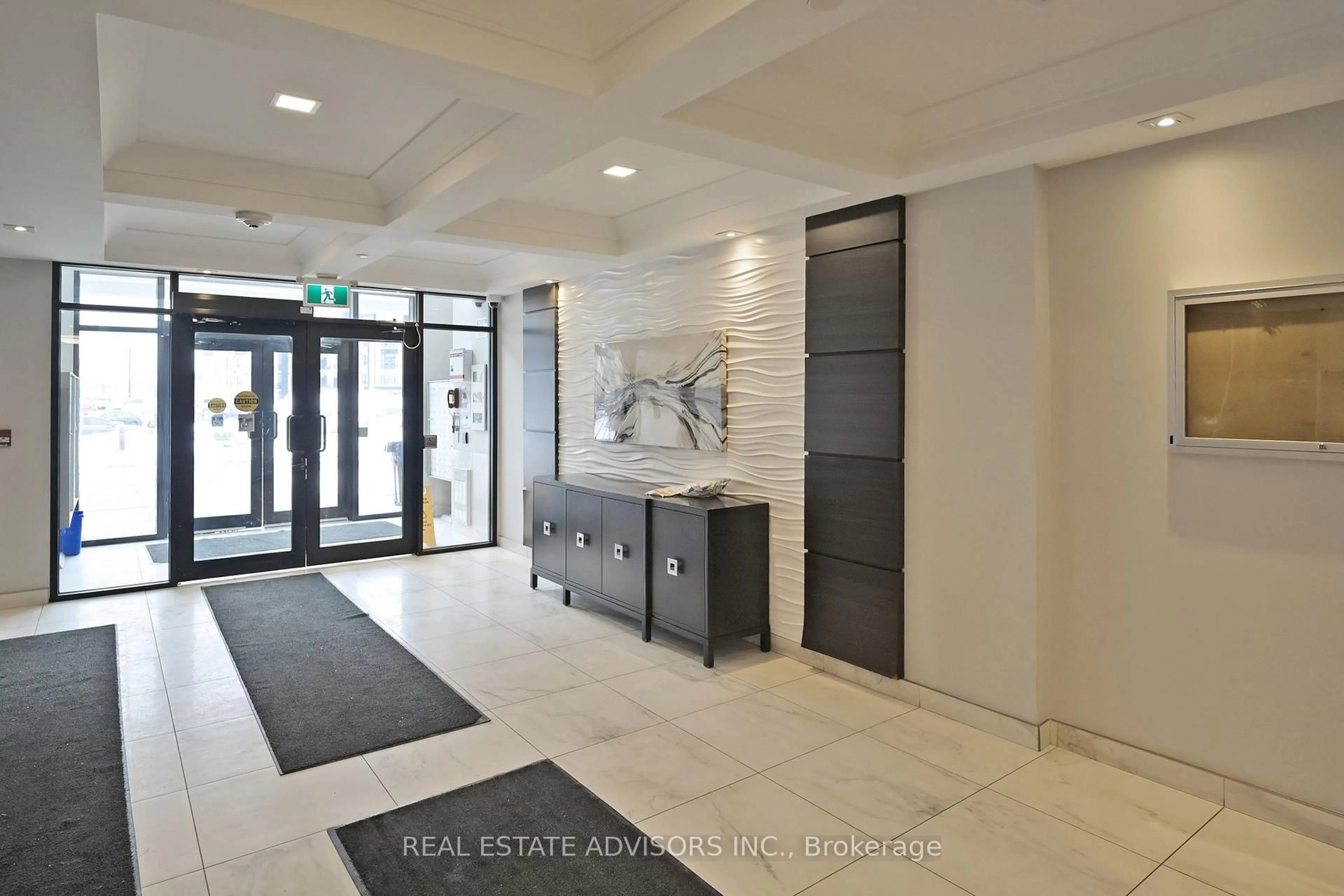 Indoor foyer for 630 Sauve St #306, Milton Ontario L9T 9A6