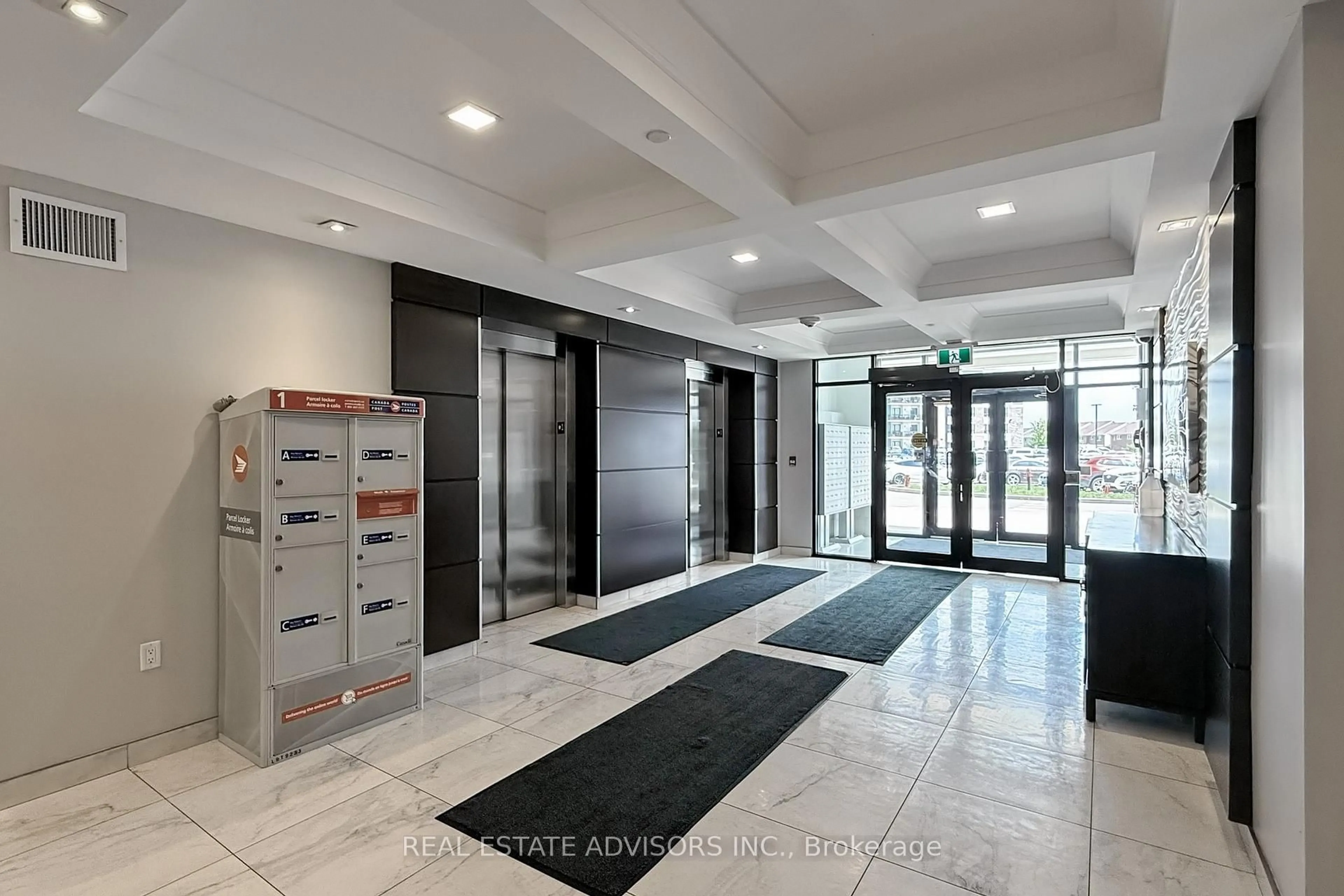 Indoor foyer for 630 Sauve St #306, Milton Ontario L9T 9A6