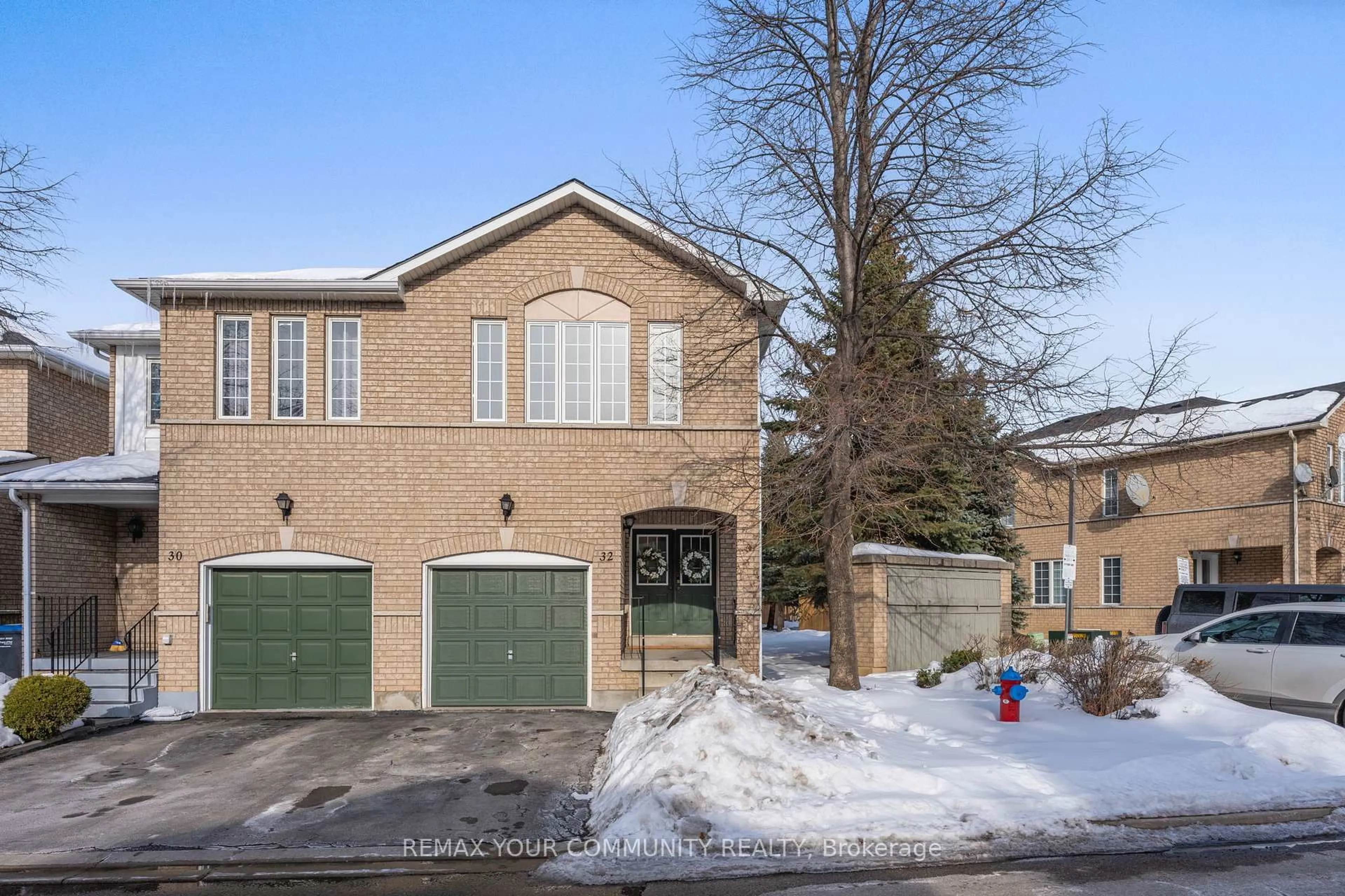 Home with brick exterior material, street for 7115 Rexwood Rd #32, Mississauga Ontario L4T 4L3