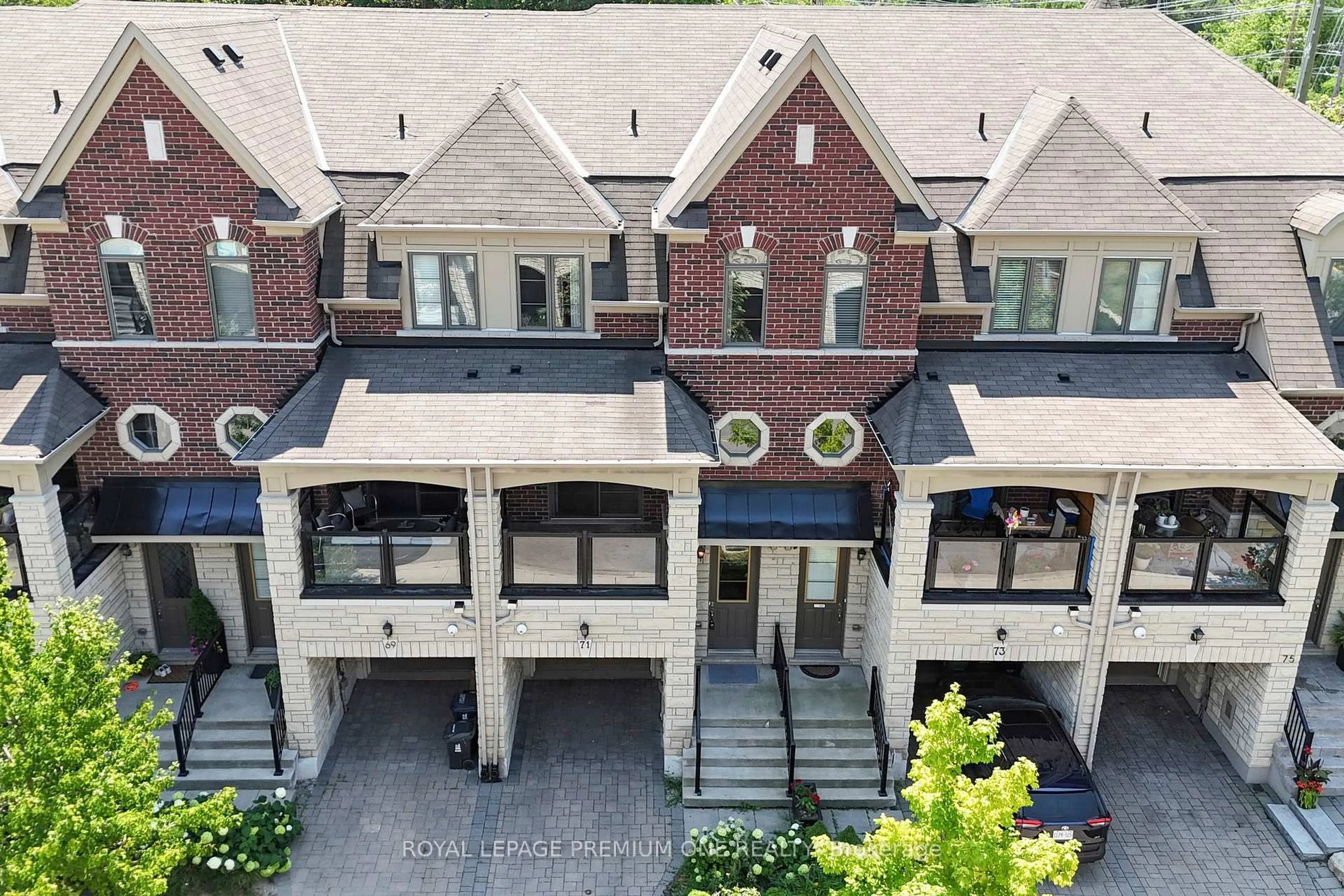 A pic from outside/outdoor area/front of a property/back of a property/a pic from drone, unknown for 71 Dryden Way, Toronto Ontario M9R 0B2