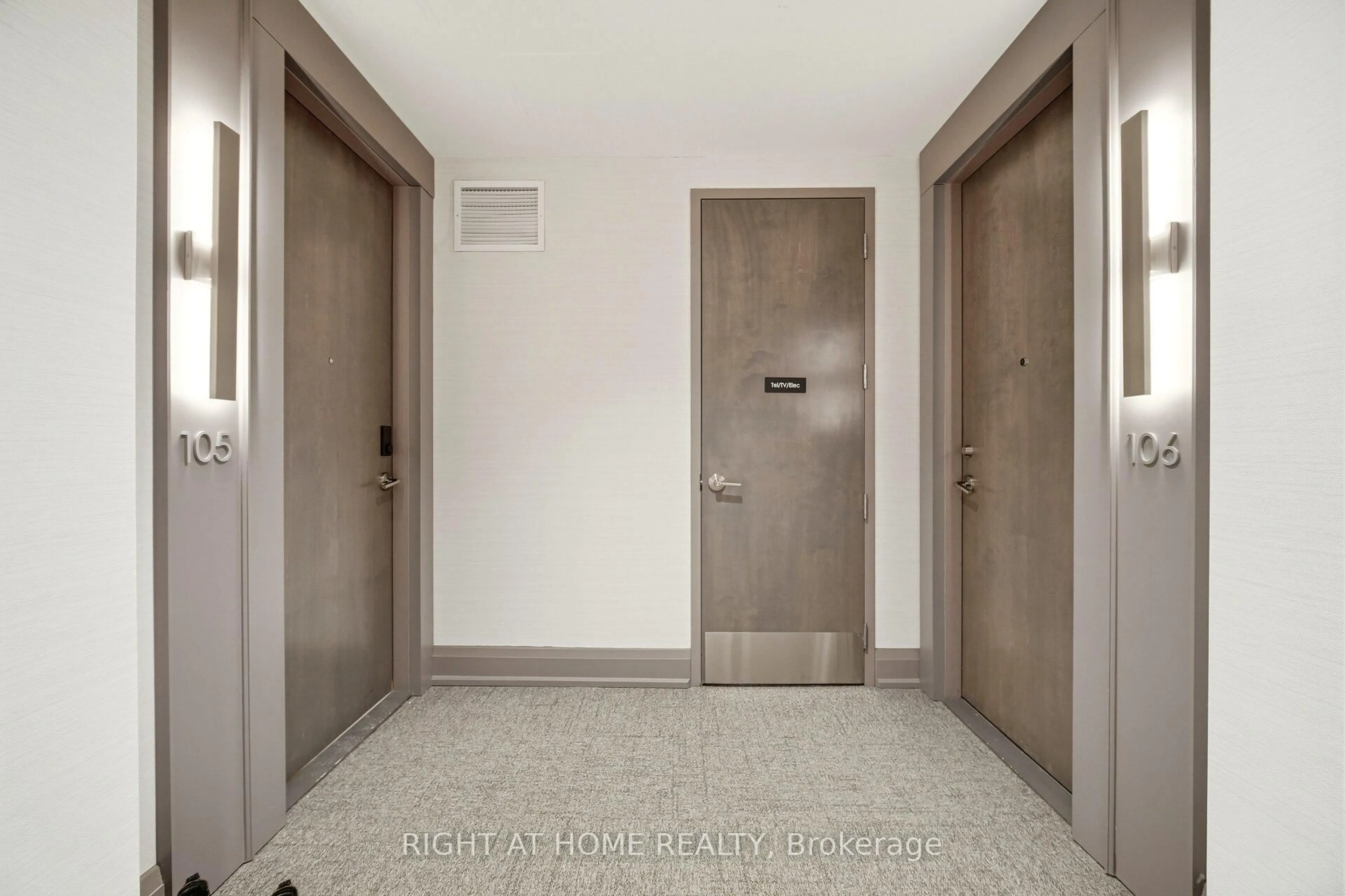 Indoor foyer for 42 Mill St #105, Halton Hills Ontario L7G 0P9