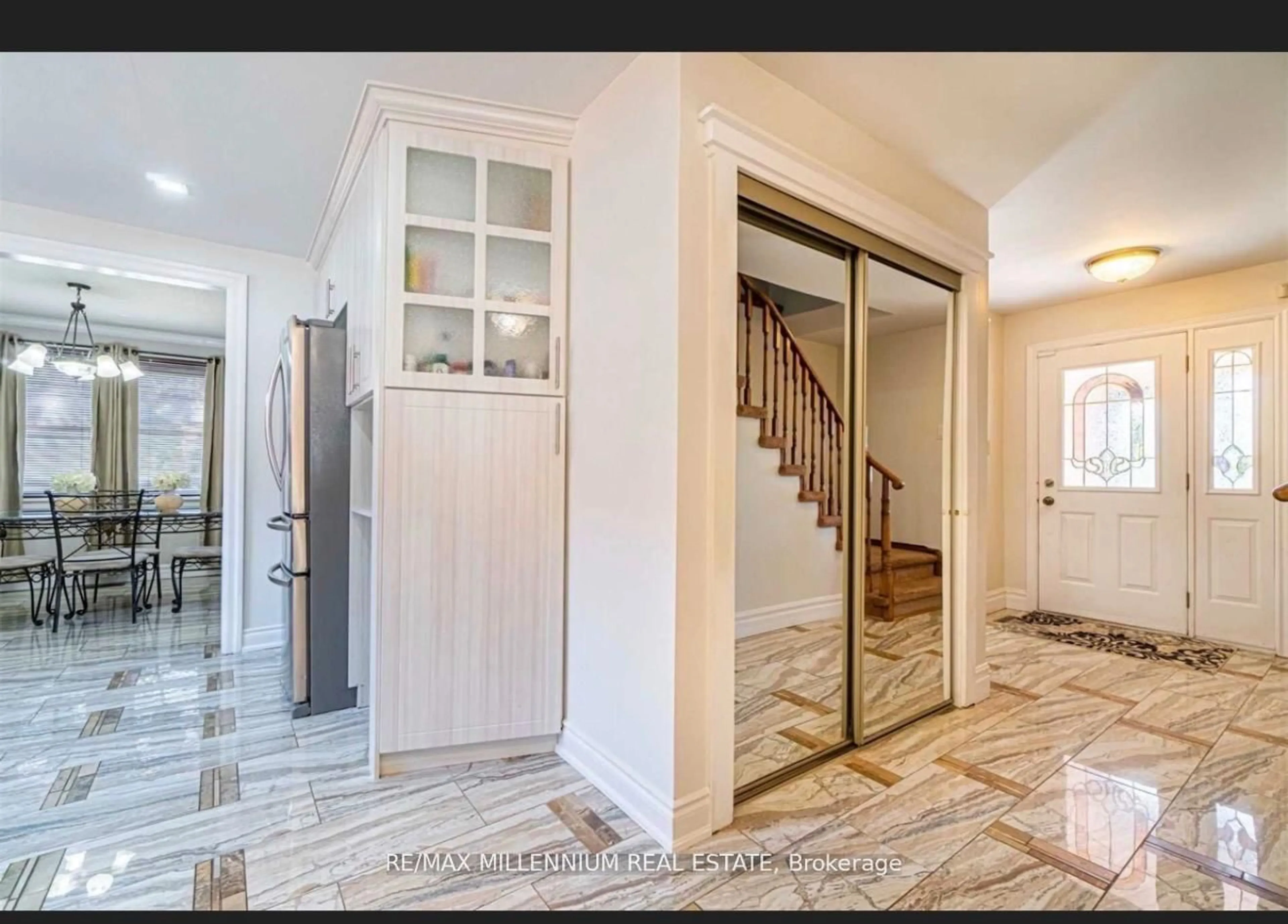 Indoor entryway for 84 Dorset Dr, Brampton Ontario L6T 2Y9