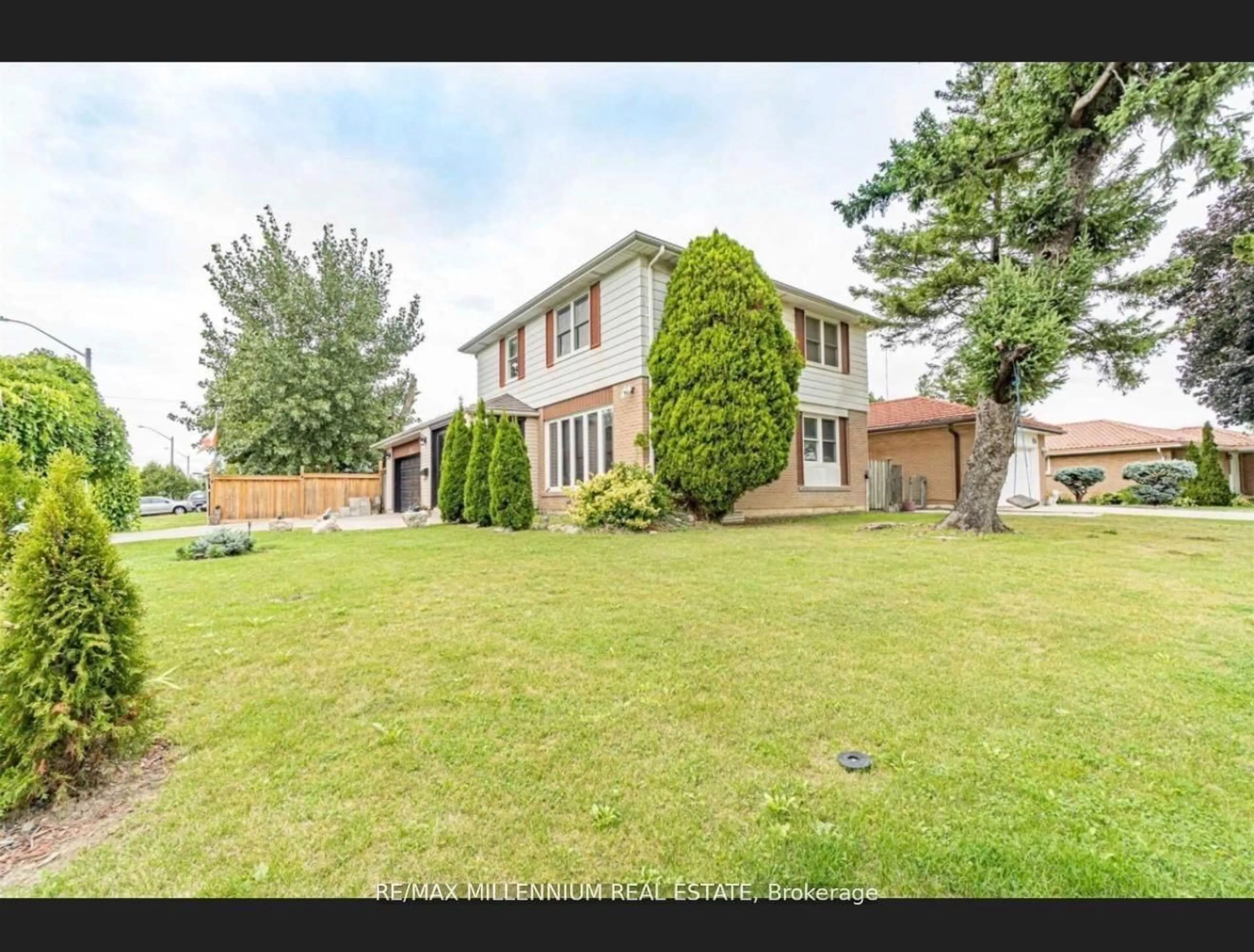 A pic from outside/outdoor area/front of a property/back of a property/a pic from drone, street for 84 Dorset Dr, Brampton Ontario L6T 2Y9