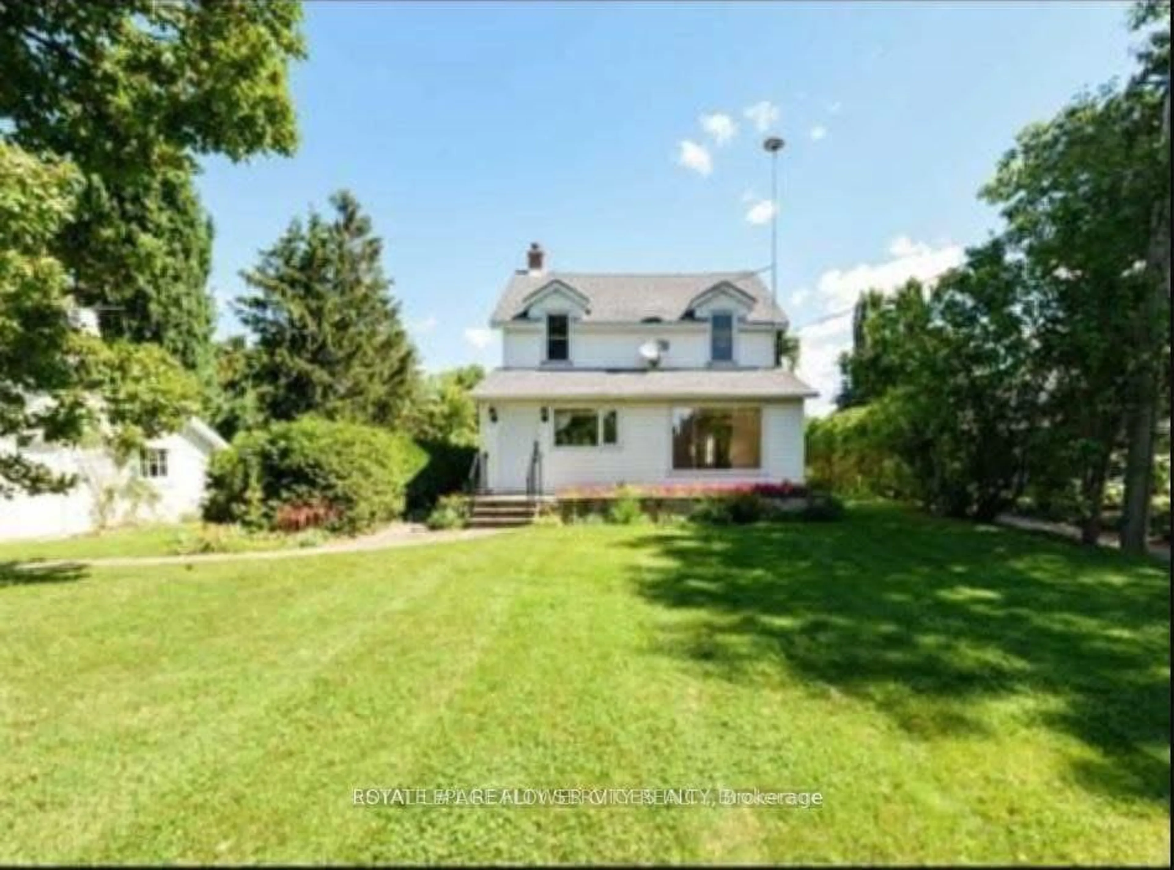 A pic from outside/outdoor area/front of a property/back of a property/a pic from drone, street for 10231 Old Pinecrest Rd, Brampton Ontario L7A 0A4