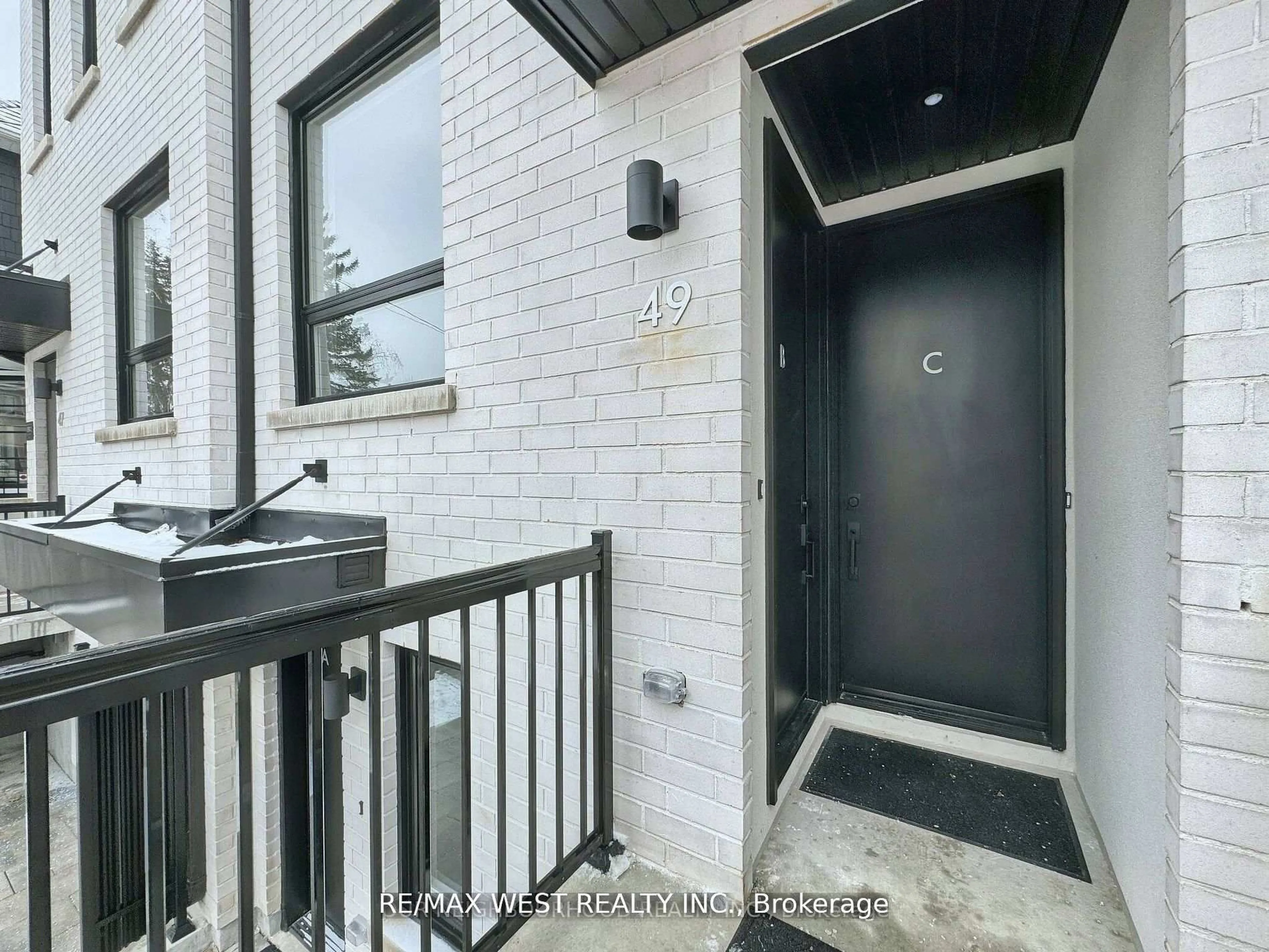 Indoor entryway for 49 Morningside Ave, Toronto Ontario M6S 1C6