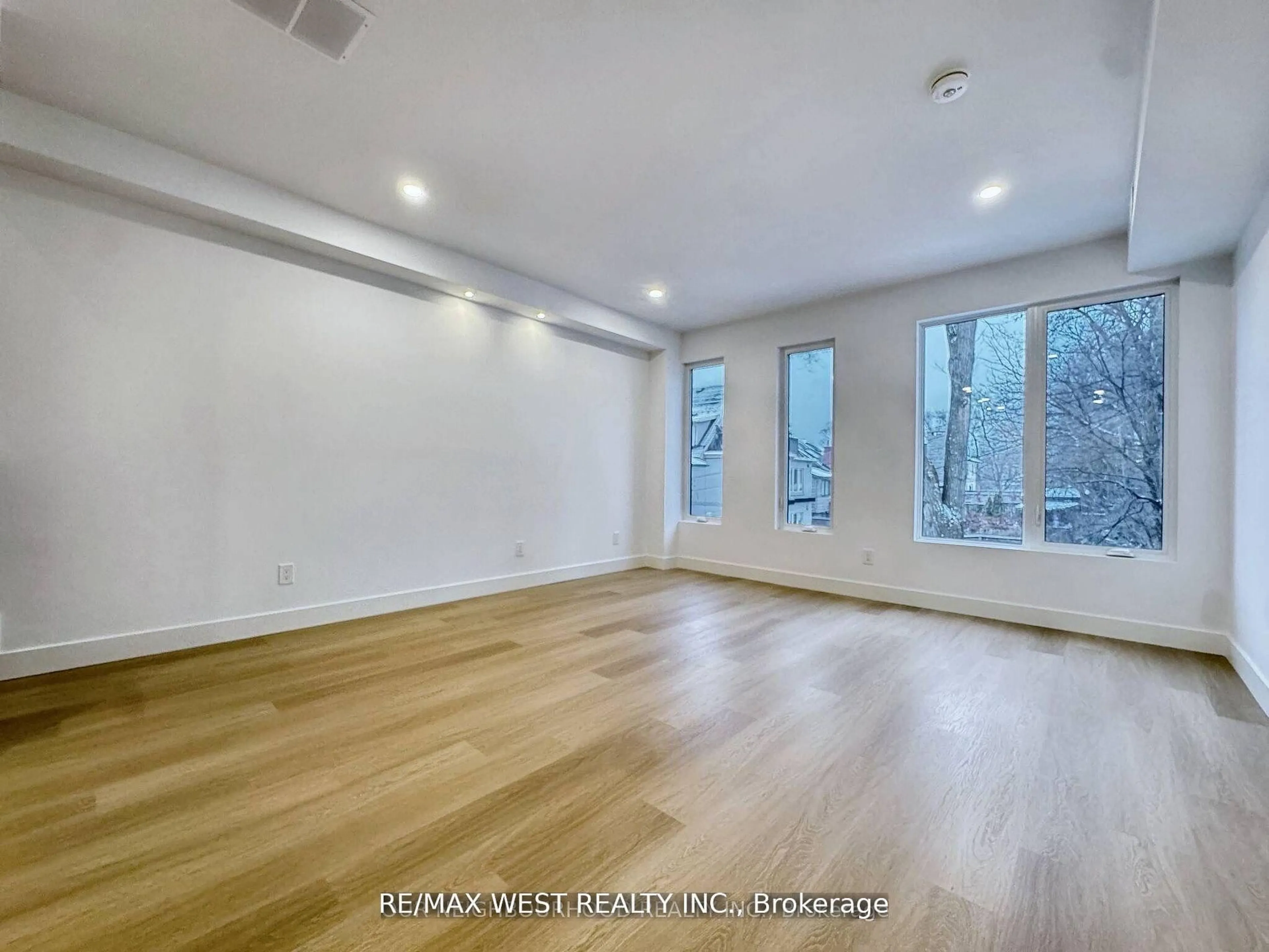 A pic of a room for 49 Morningside Ave, Toronto Ontario M6S 1C6