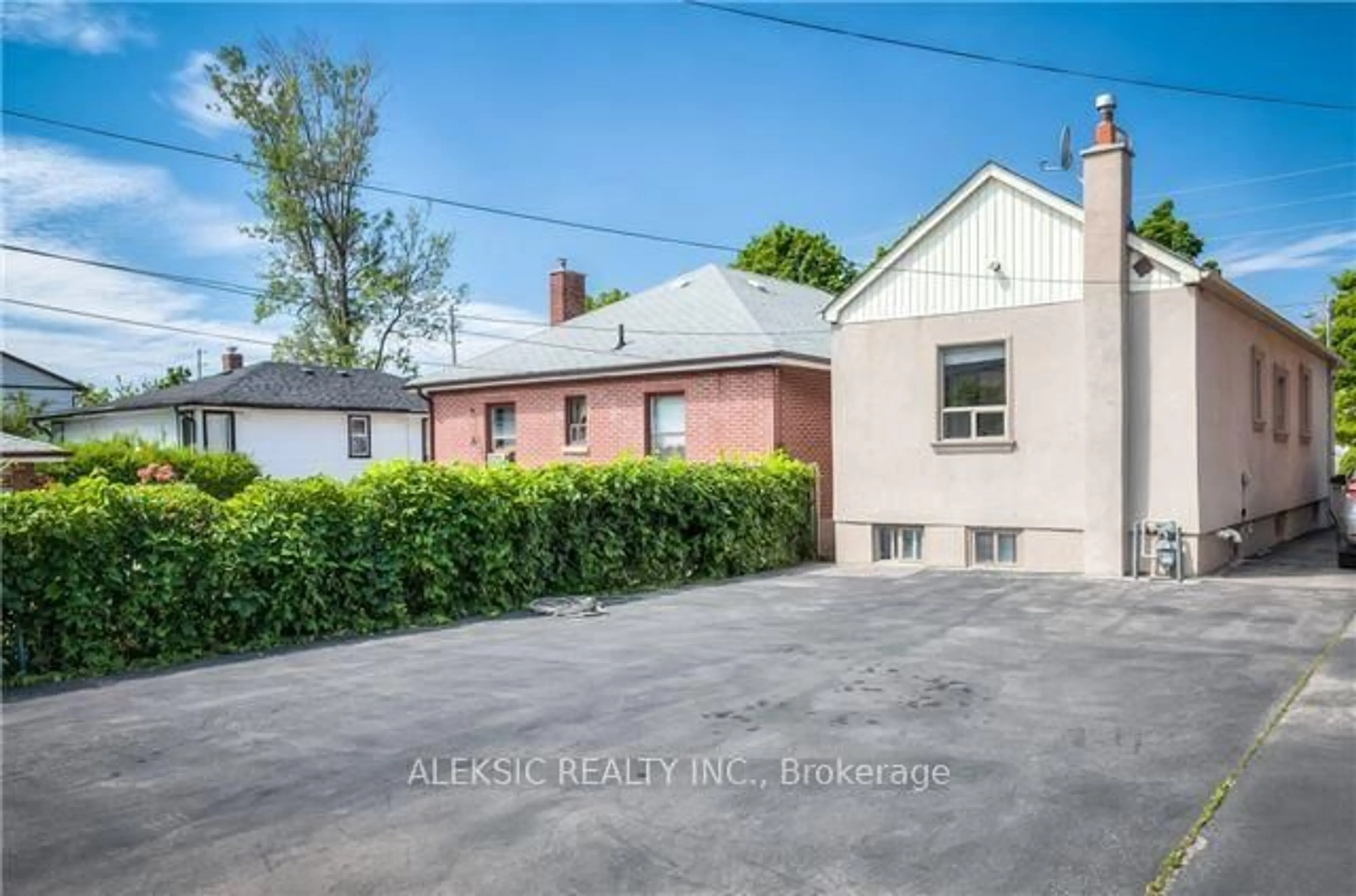 A pic from outside/outdoor area/front of a property/back of a property/a pic from drone, street for 179 Thirtieth St, Toronto Ontario M8W 3C6