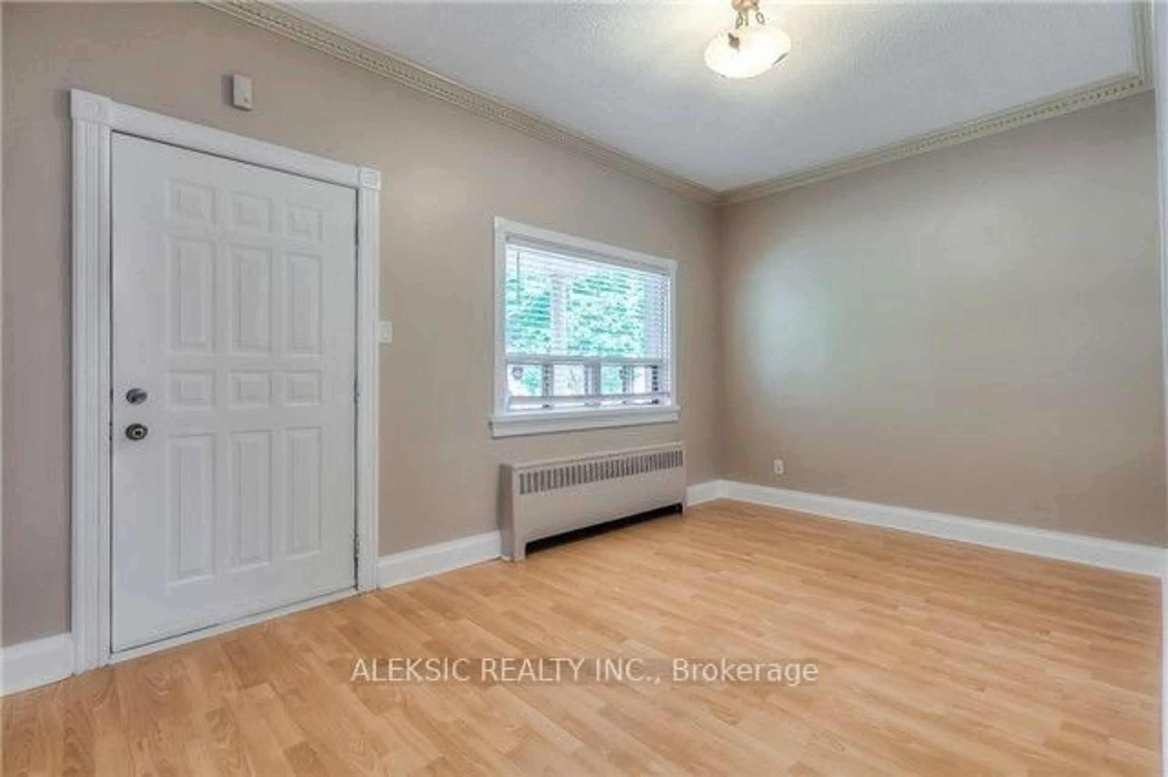 A pic of a room for 179 Thirtieth St, Toronto Ontario M8W 3C6