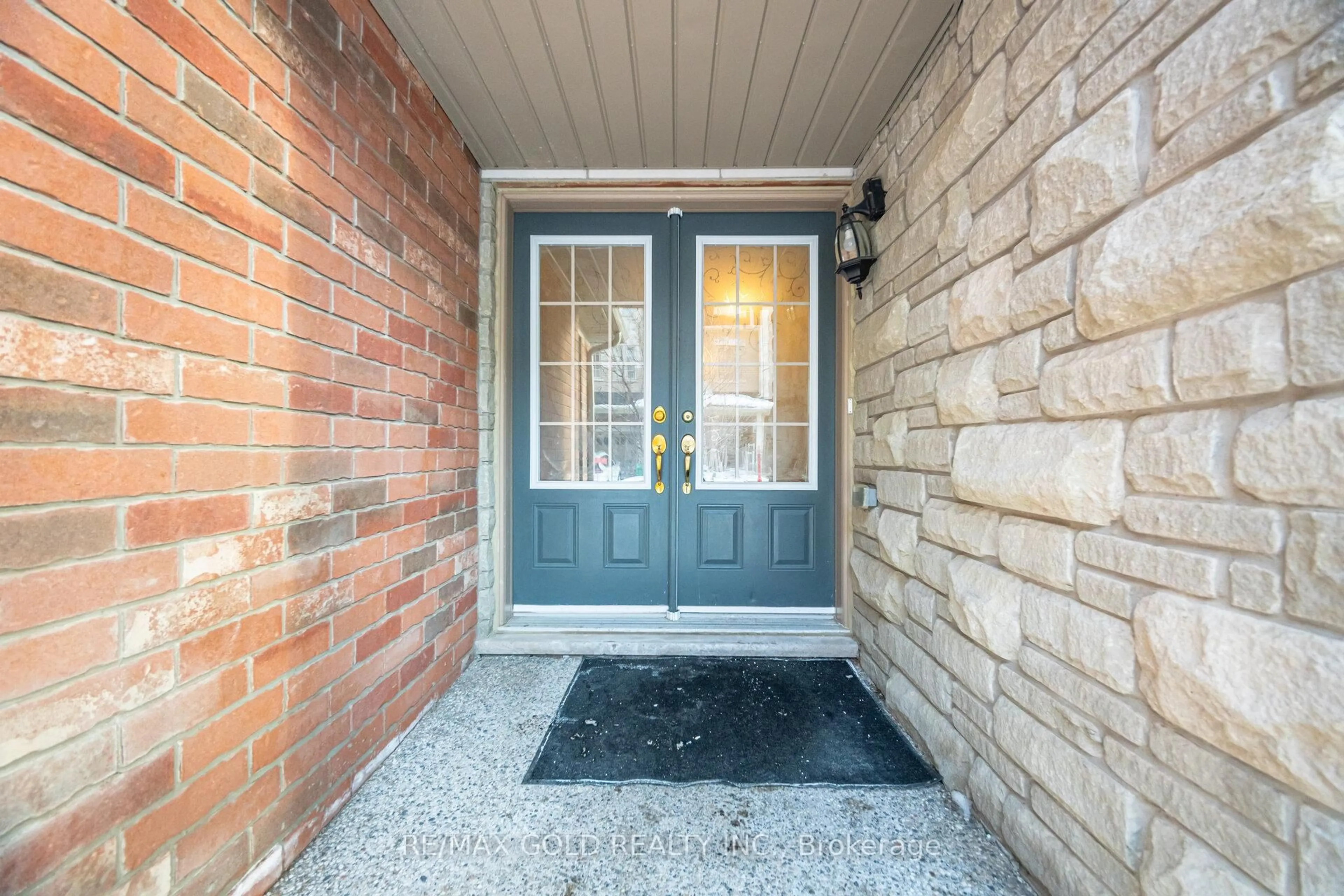 Indoor entryway for 31 Kayak Hts, Brampton Ontario L6Z 0H8