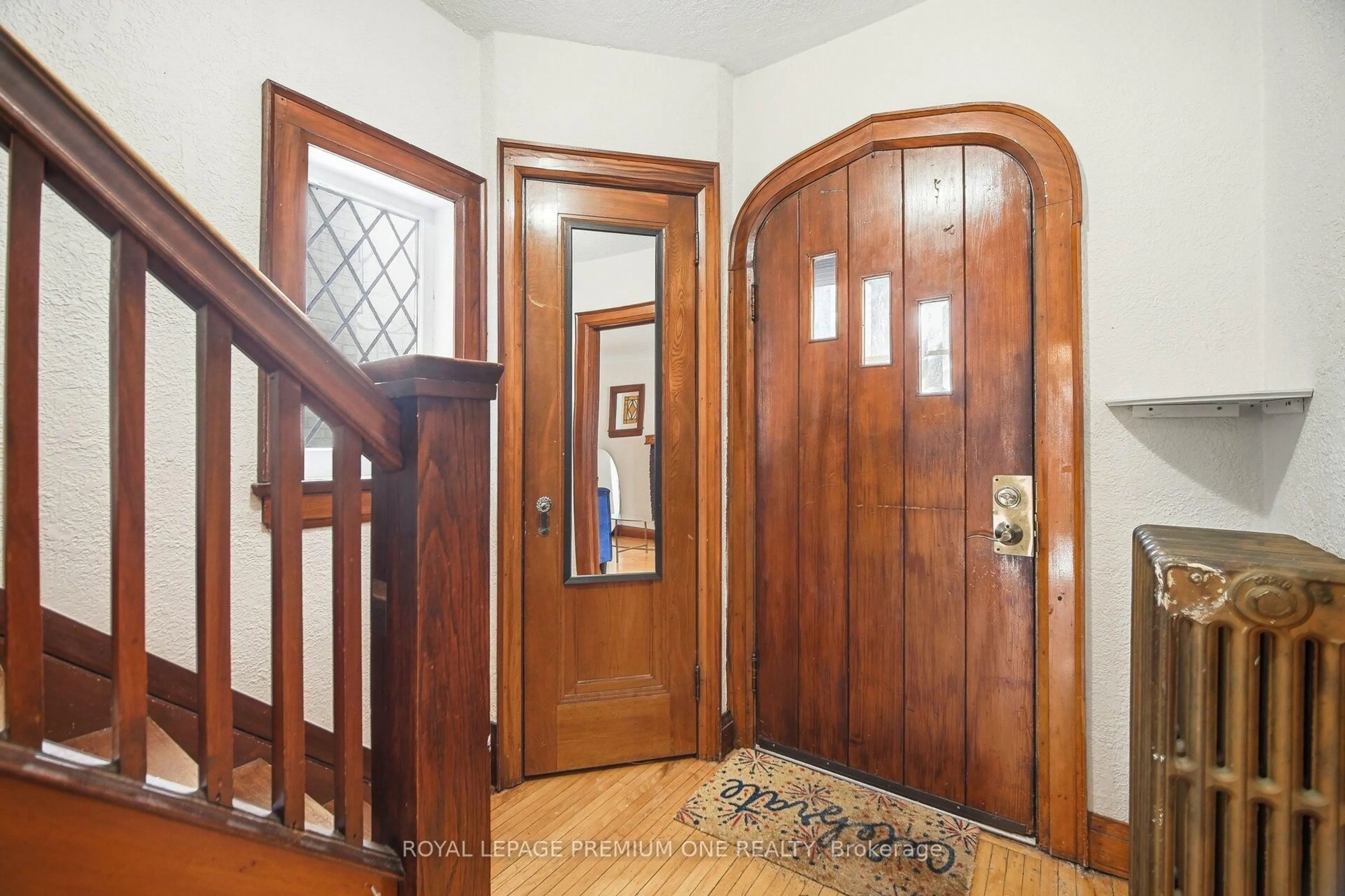 Indoor entryway for 61 Methuen Ave, Toronto Ontario M6S 1Z7
