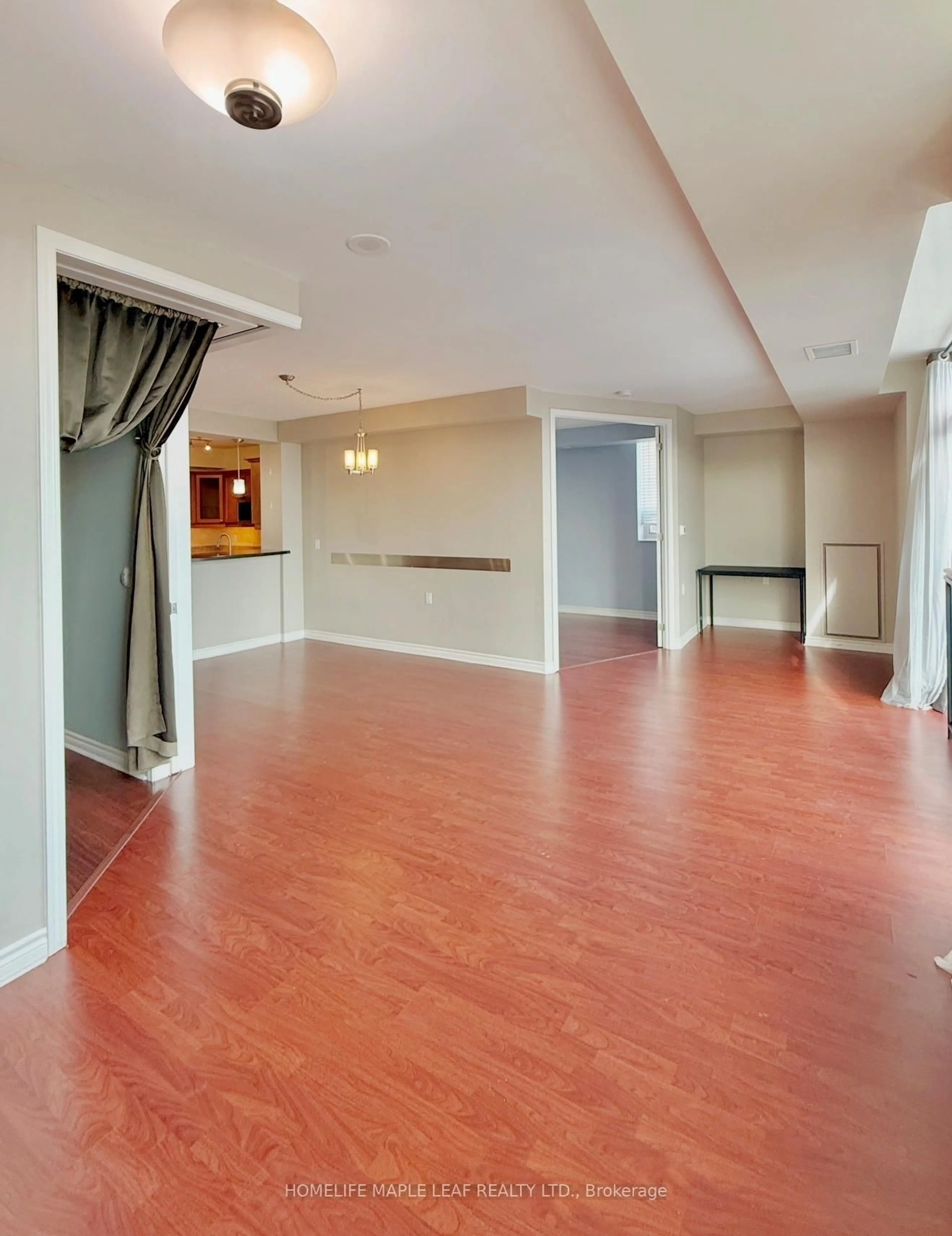 Indoor foyer for 200 Burnhamthorpe Rd #1304, Mississauga Ontario L5A 4L4