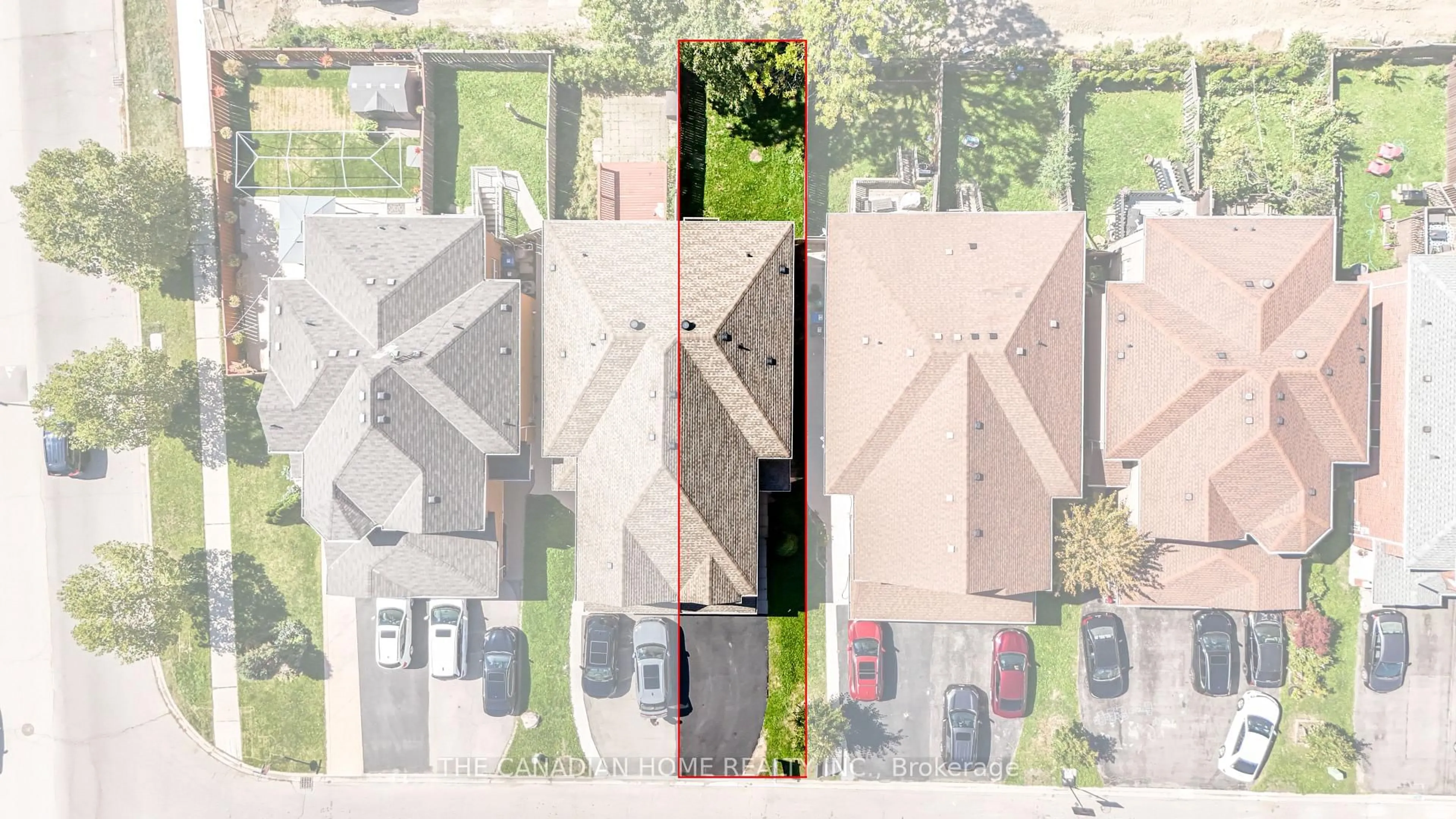 A pic from outside/outdoor area/front of a property/back of a property/a pic from drone, street for 5938 Candlebrook Crt, Mississauga Ontario L5V 2V5
