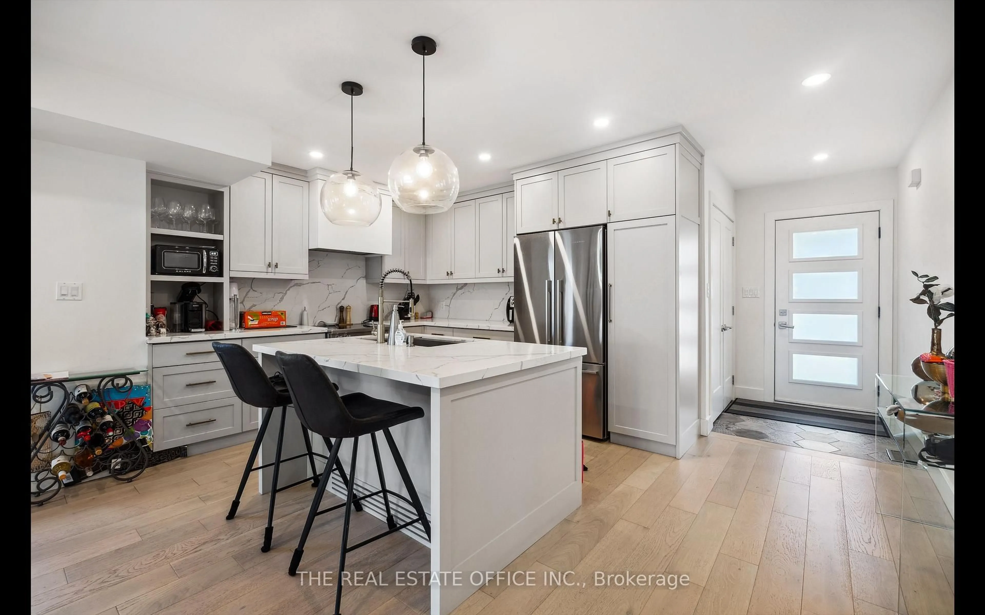 Open concept kitchen, unknown for 17 Evergreen Ave, Toronto Ontario M8W 3A3