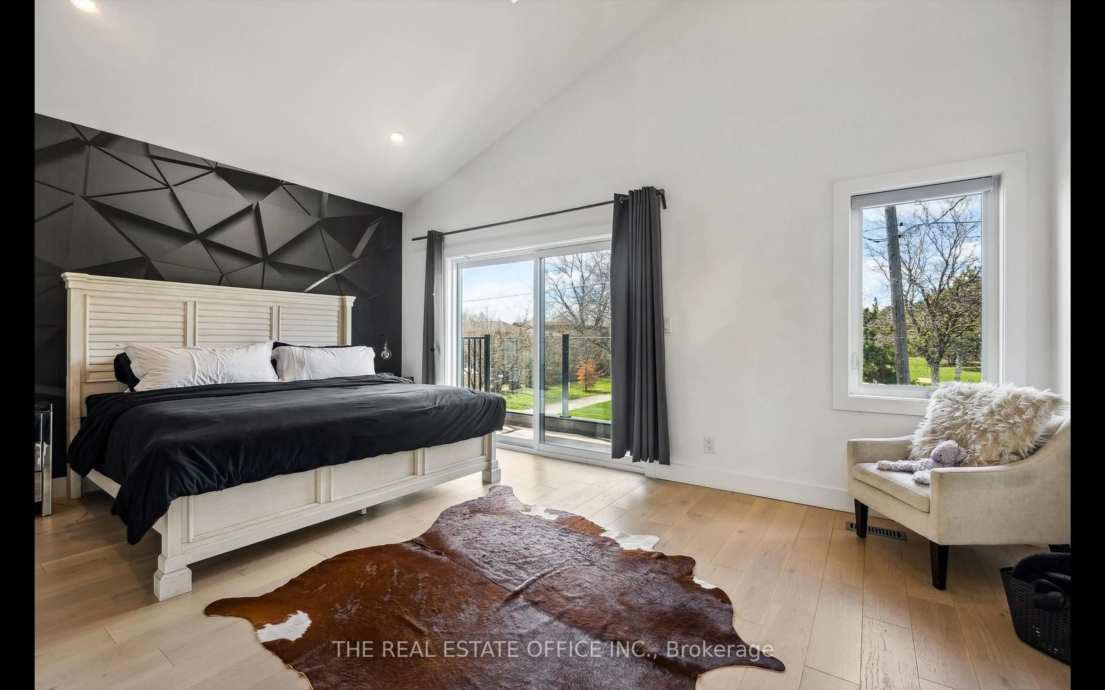 Bedroom with bed, unknown for 17 Evergreen Ave, Toronto Ontario M8W 3A3