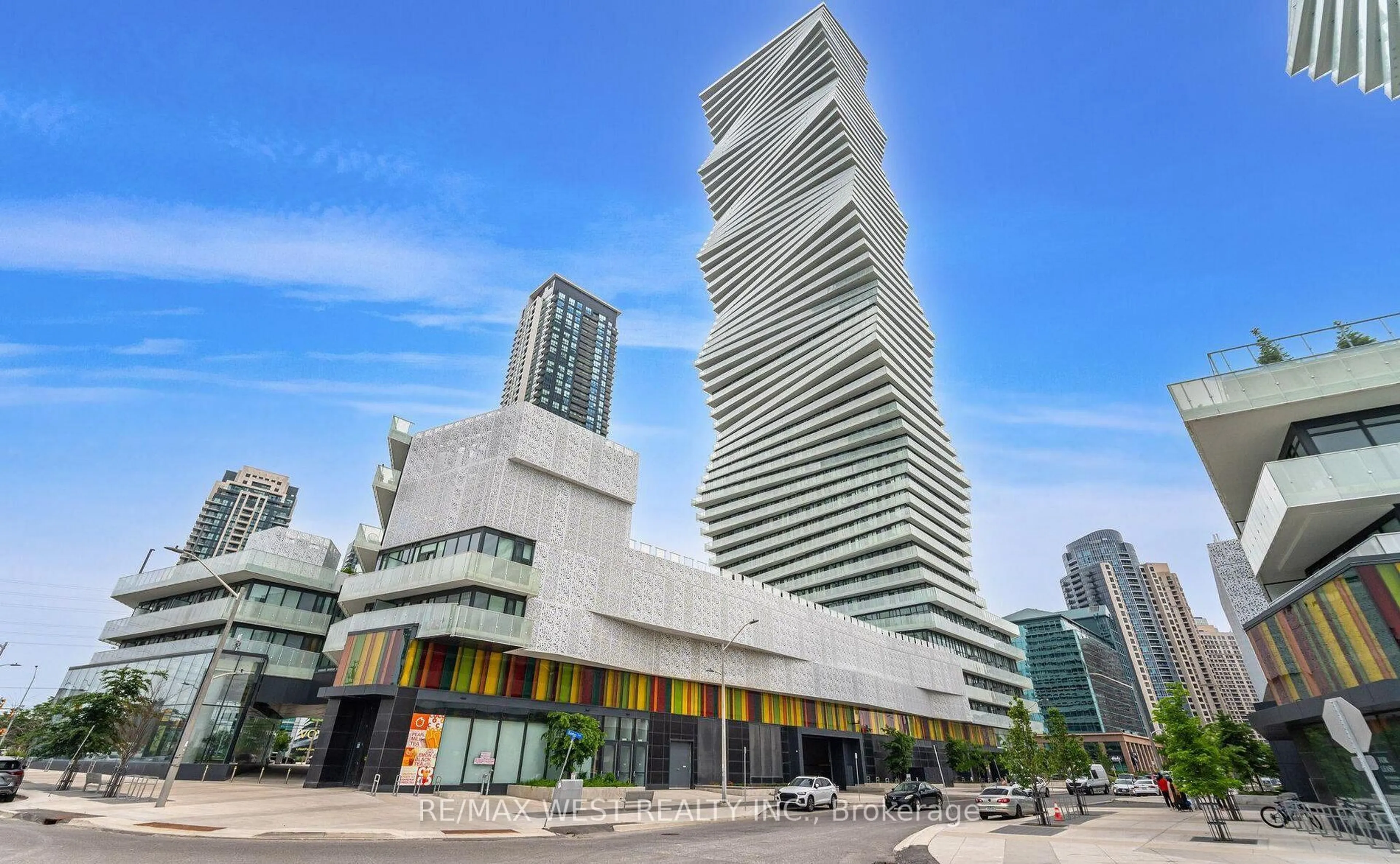 Indoor foyer for 3900 Confederation Pkwy #2708, Mississauga Ontario L5B 0M3