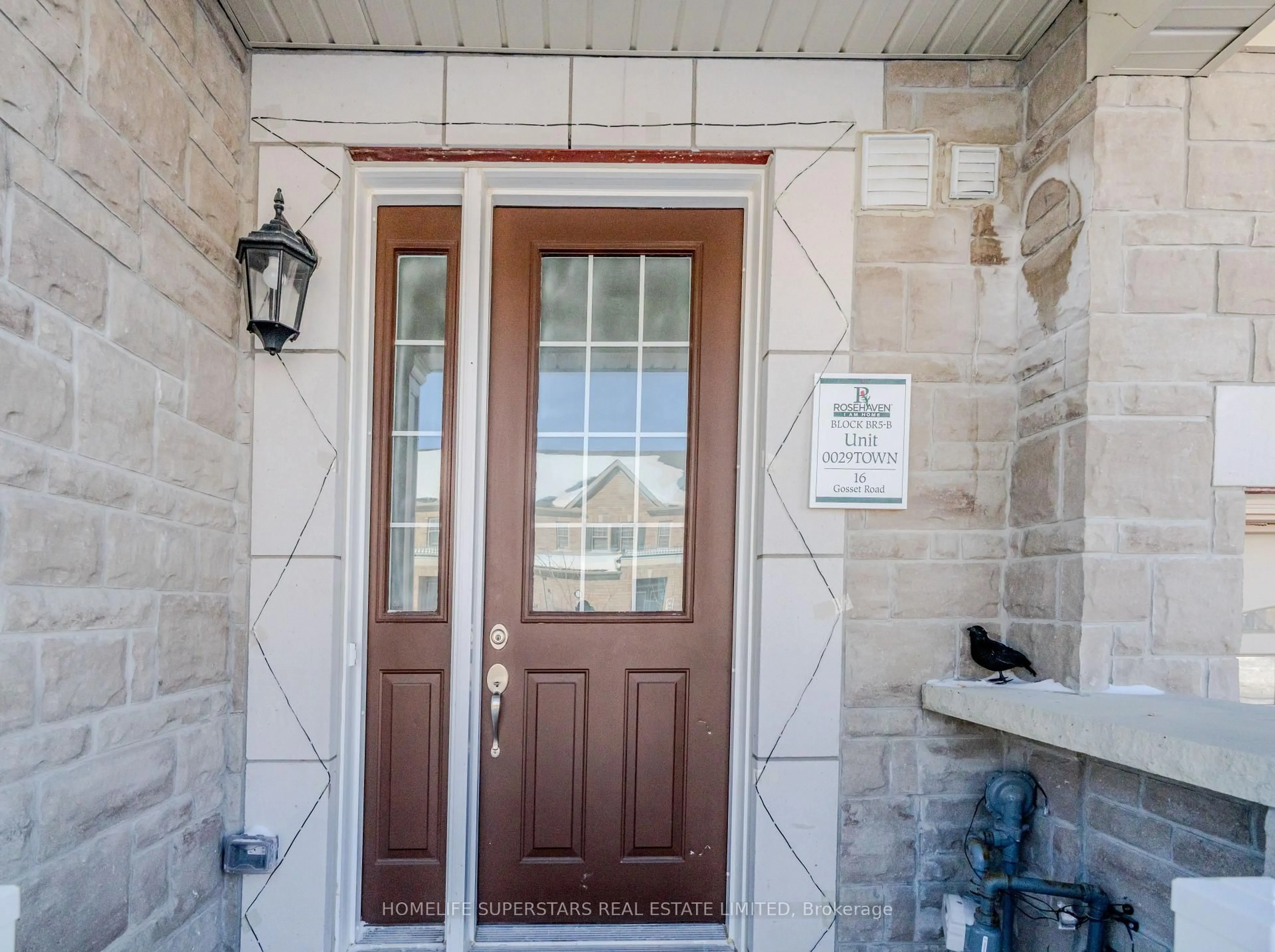 Indoor entryway for 16 Gosset Rd, Brampton Ontario L7A 0C3
