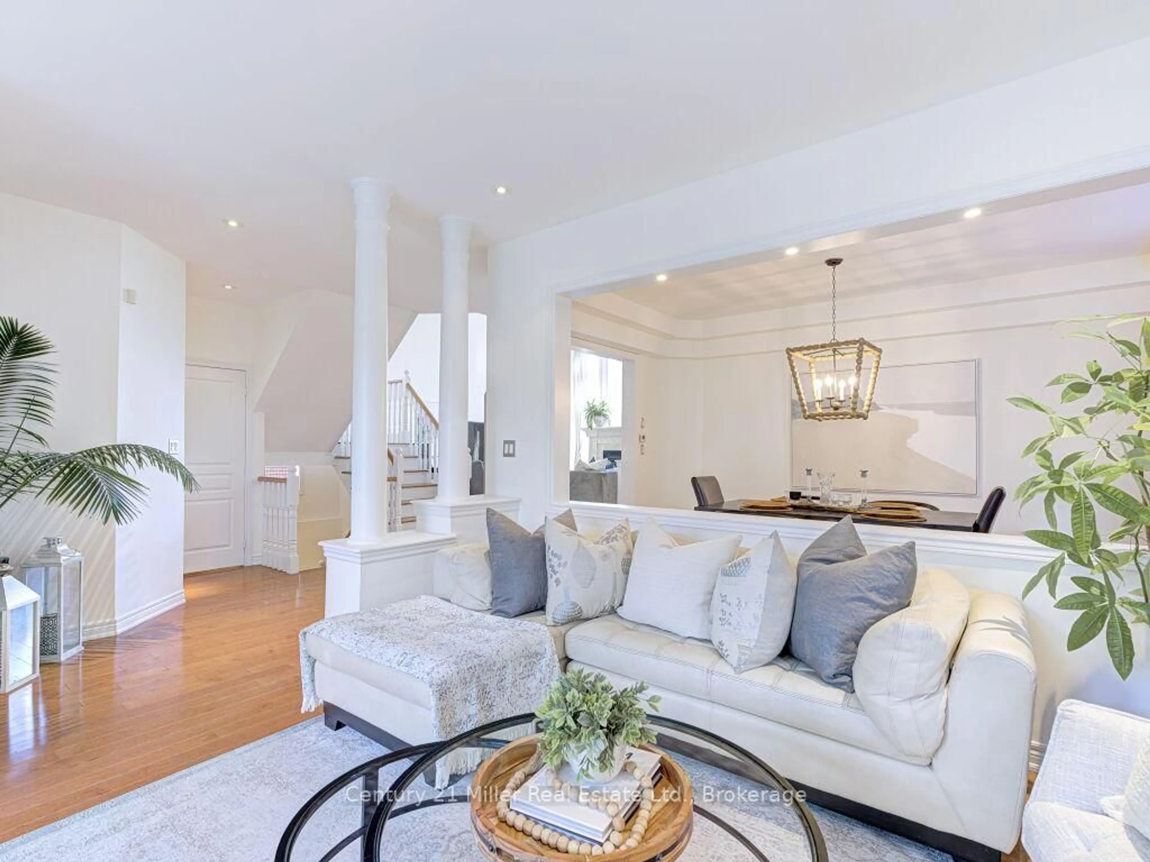 Living room with furniture, unknown for 2301 Hertfordshire Way, Oakville Ontario L6H 7M5