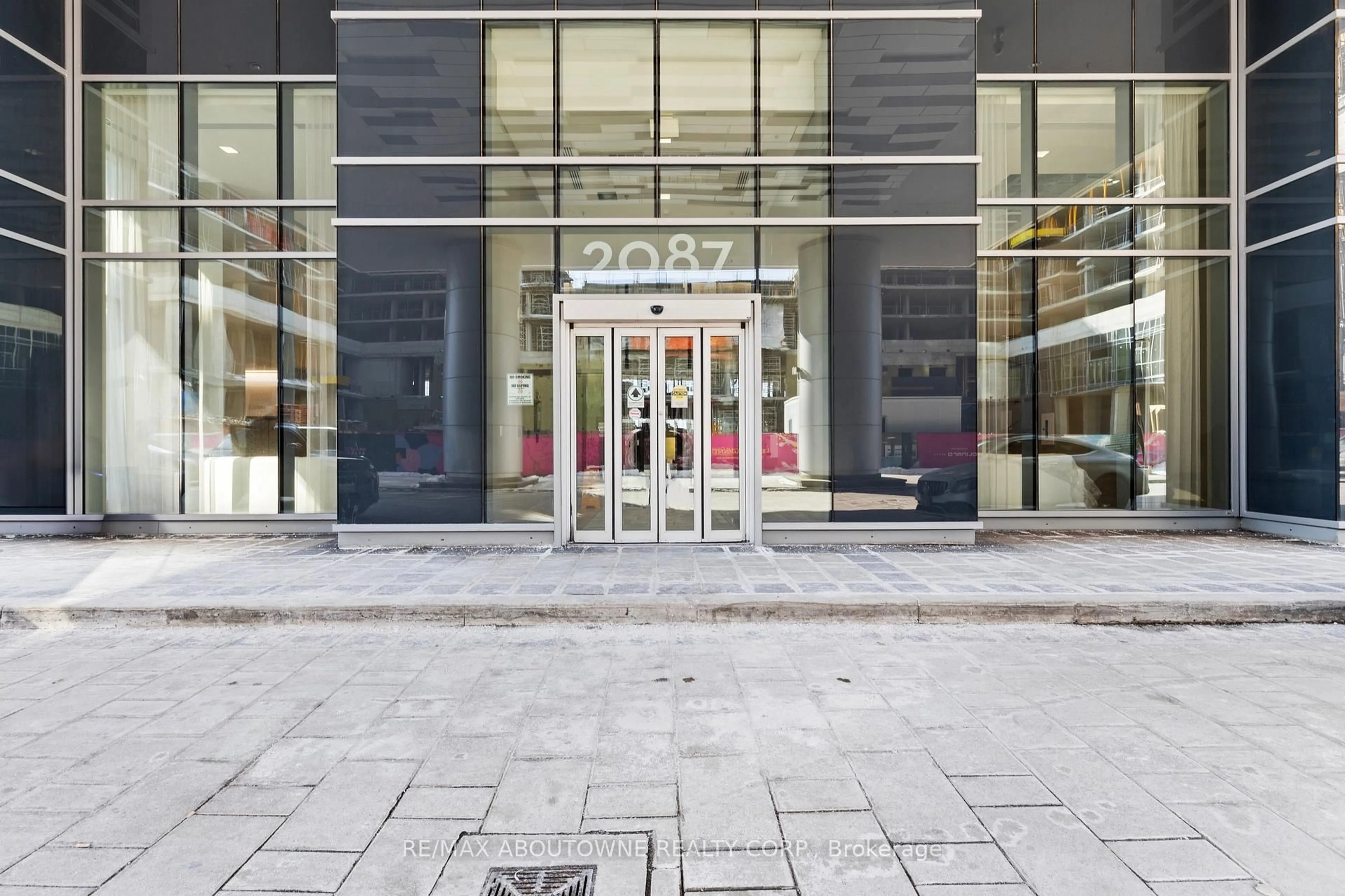 Unknown for 2087 Fairview St #906, Burlington Ontario L7R 0E5