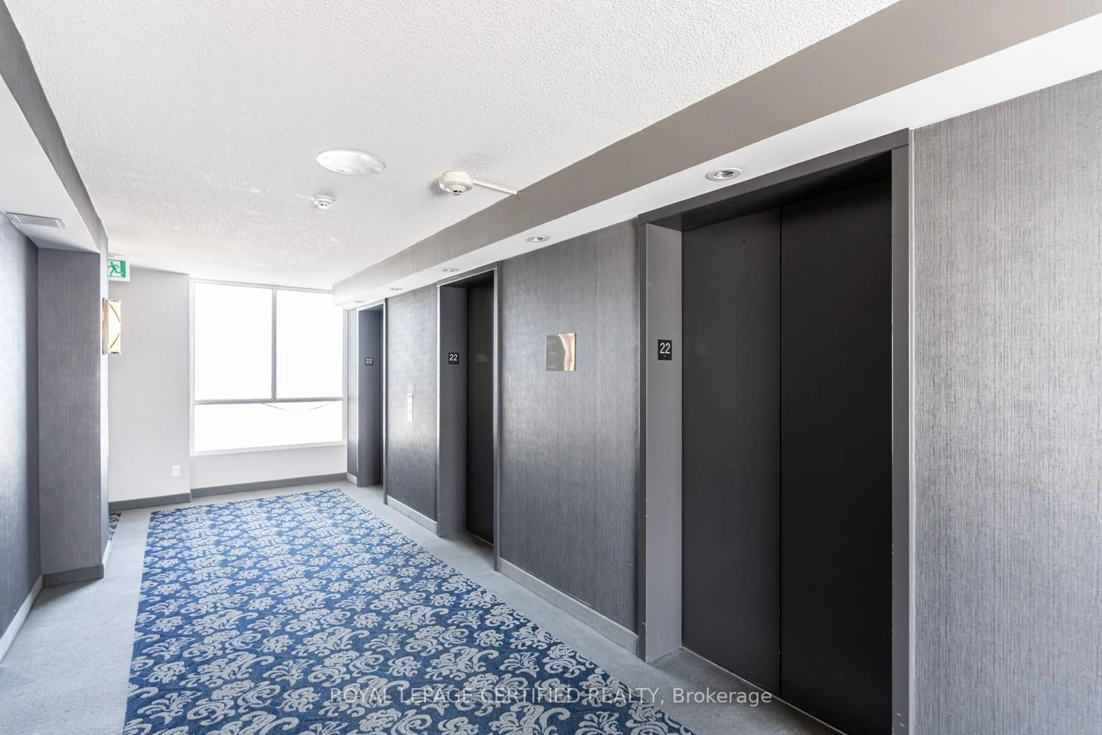 Indoor foyer for 4460 Tucana Crt #2203, Mississauga Ontario L5R 3K9