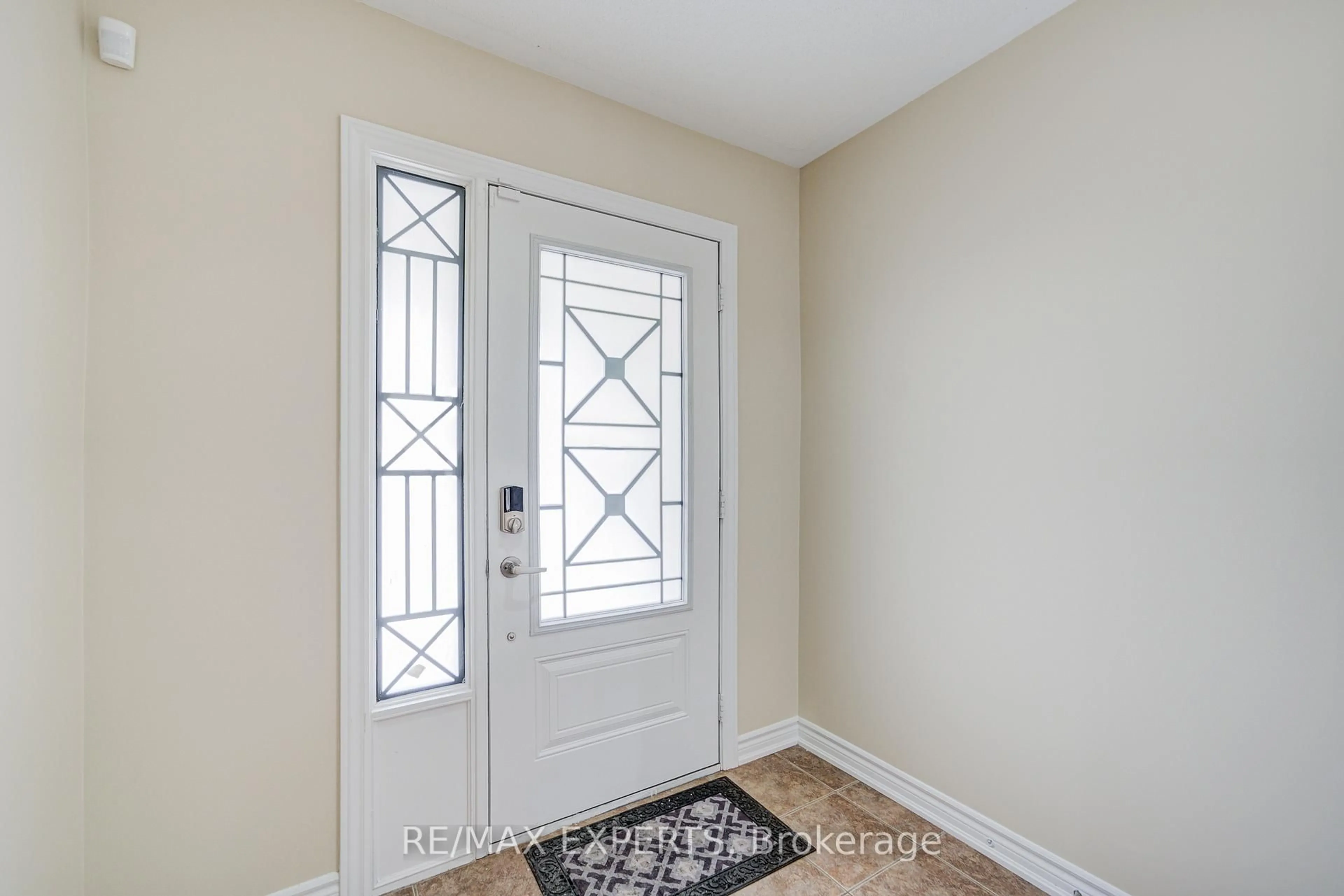 Indoor entryway for 72 Aspen Hills Rd, Brampton Ontario L6Y 0H7