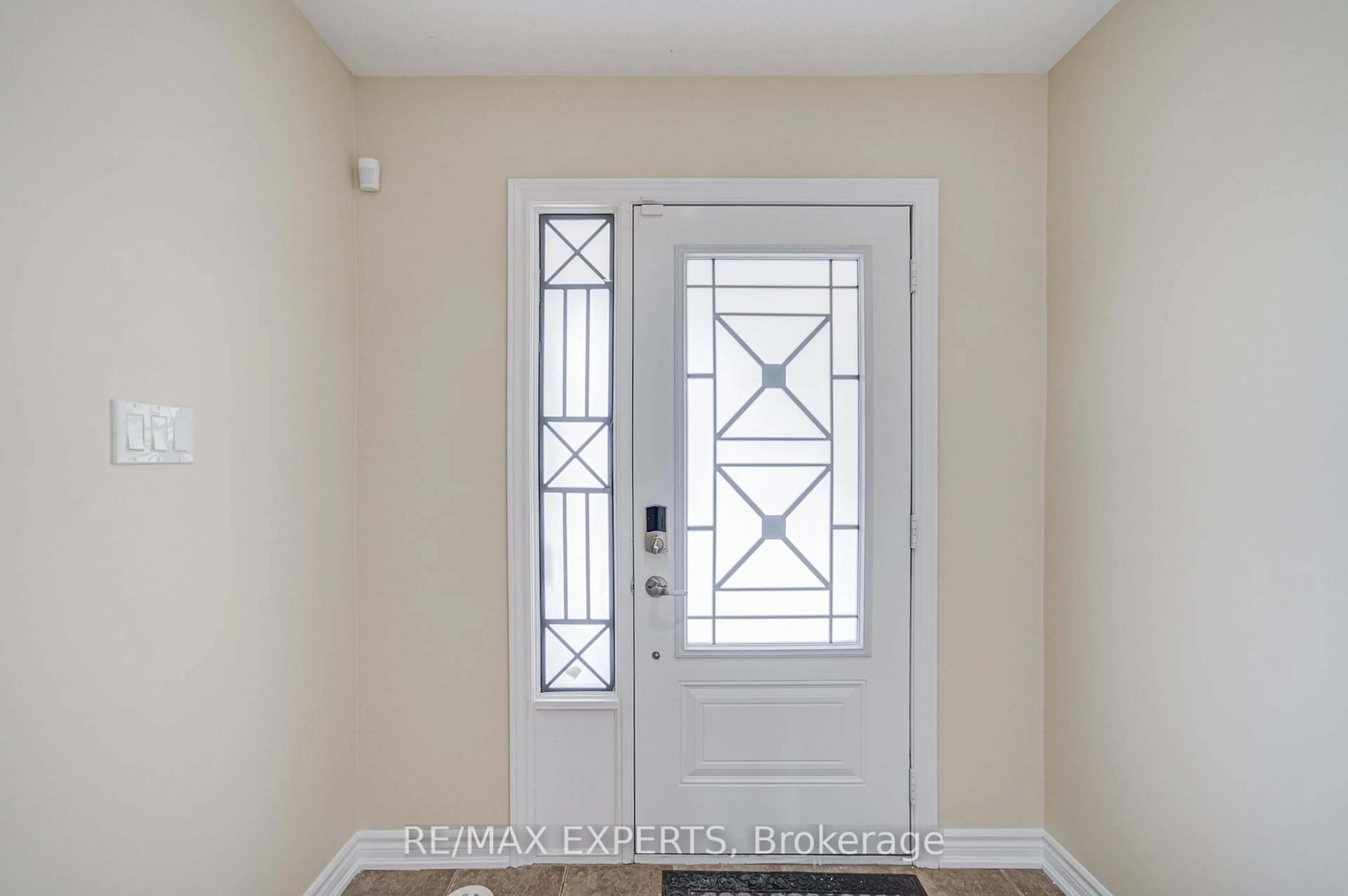 Indoor entryway for 72 Aspen Hills Rd, Brampton Ontario L6Y 0H7