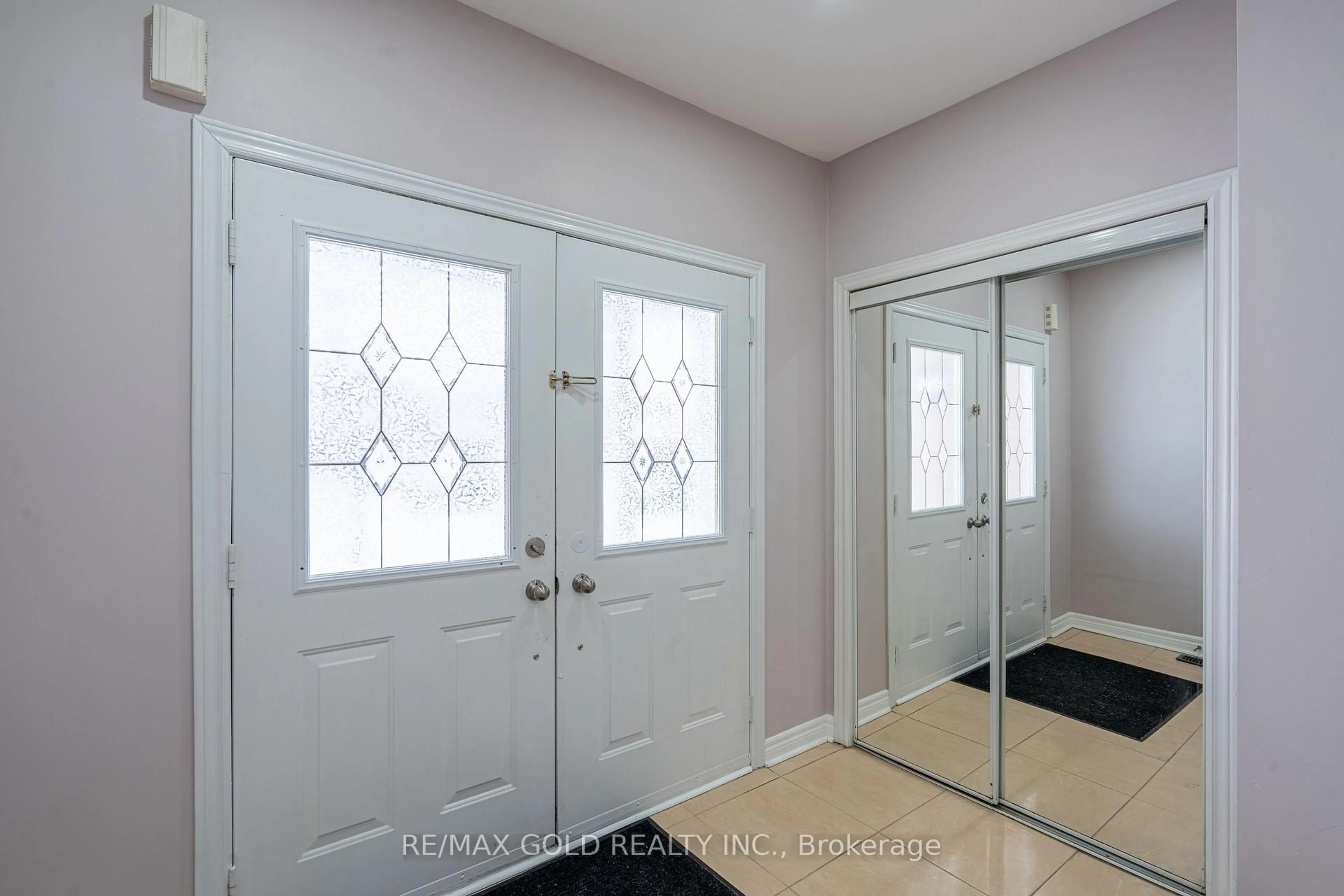 Indoor entryway for 72 Barleyfield Rd, Brampton Ontario L6R 2J1