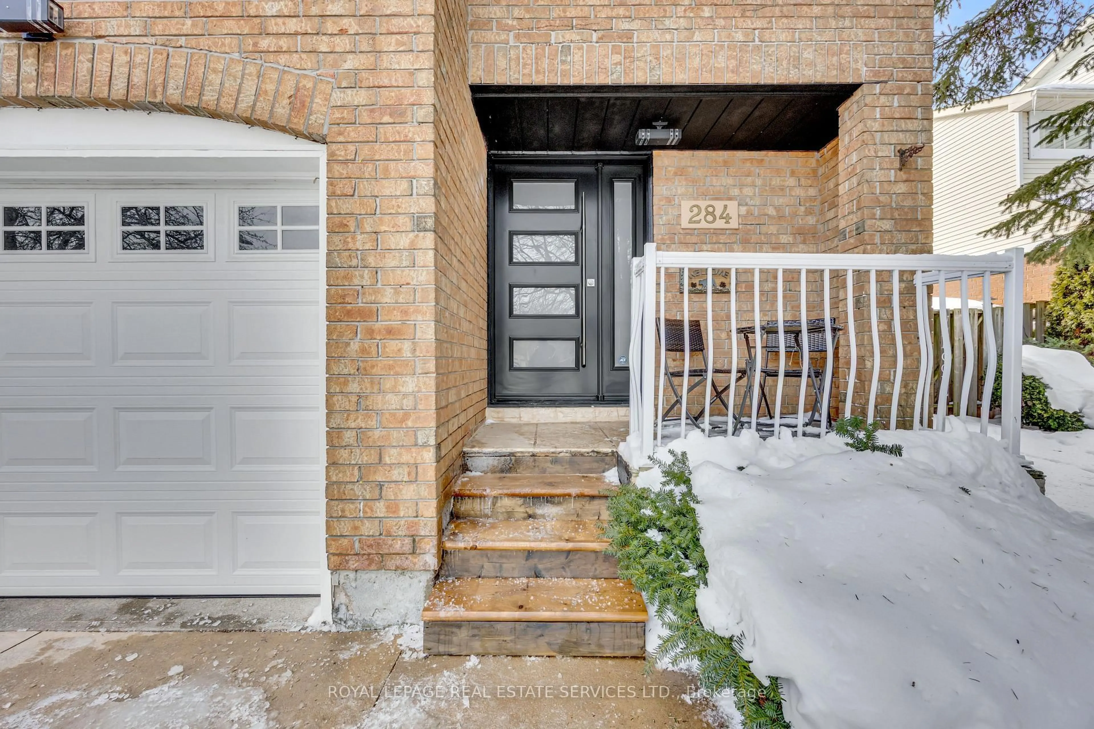 Indoor entryway for 284 Rimmington Dr, Oakville Ontario L6H 3N5