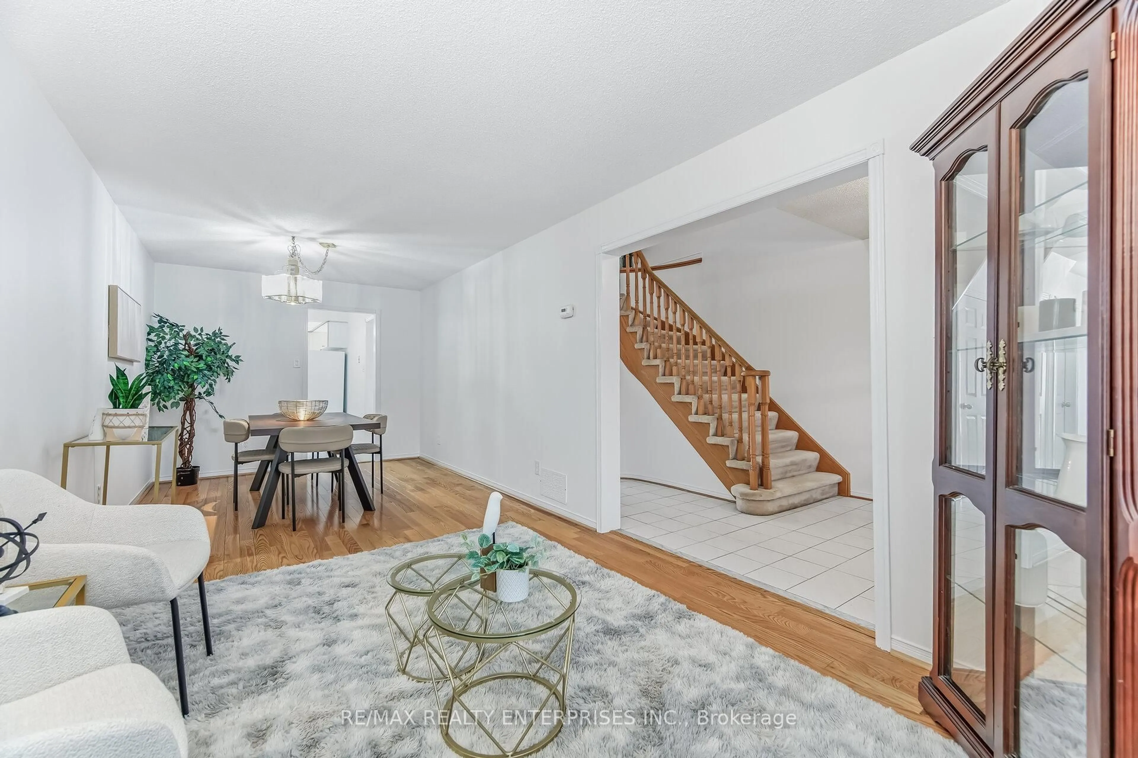 Unknown for 407 Wendron Cres, Mississauga Ontario L5R 3L2