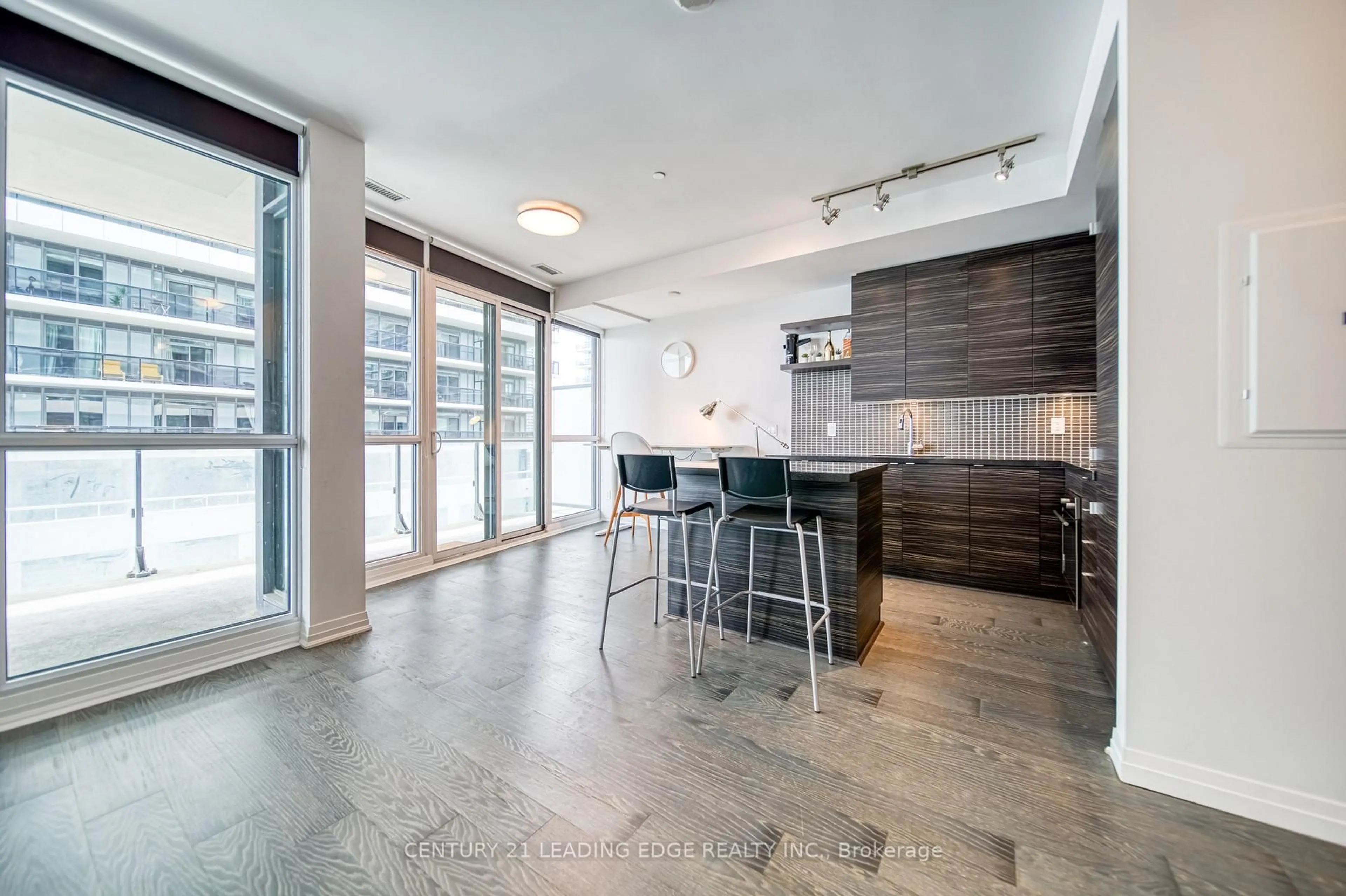 Open concept kitchen, ceramic/tile floor for 59 Annie Craig Dr #707, Toronto Ontario M8V 0C5
