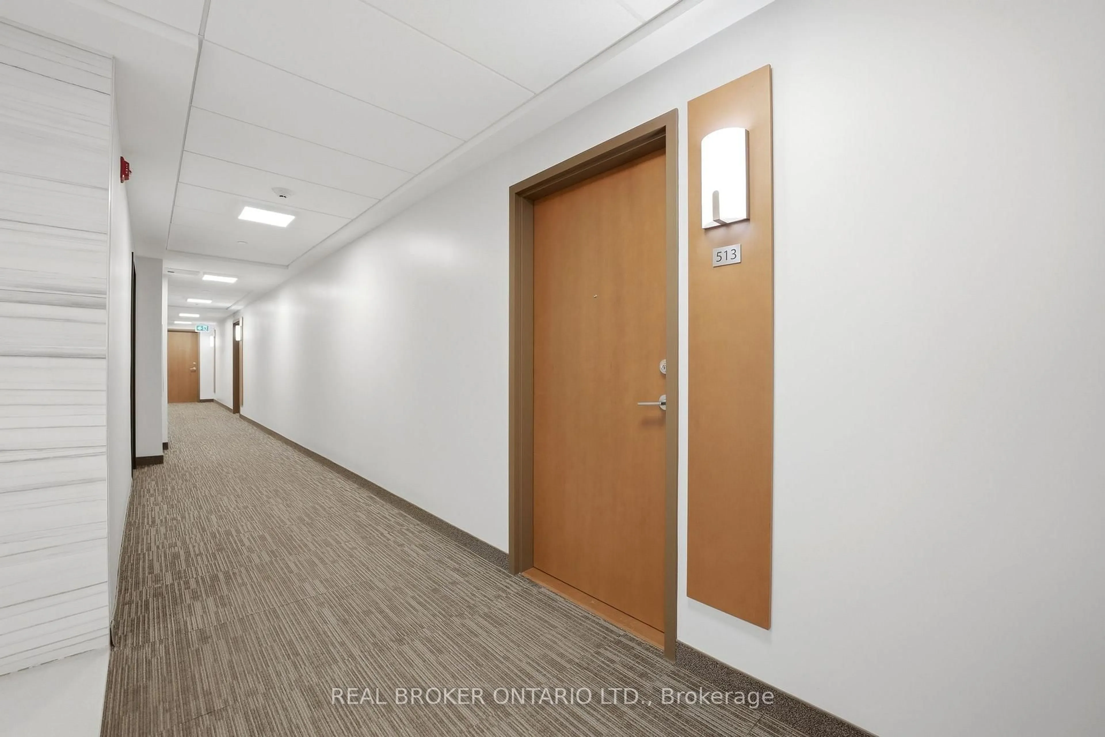 Indoor foyer for 320 Plains Rd #513, Burlington Ontario L7T 0C1