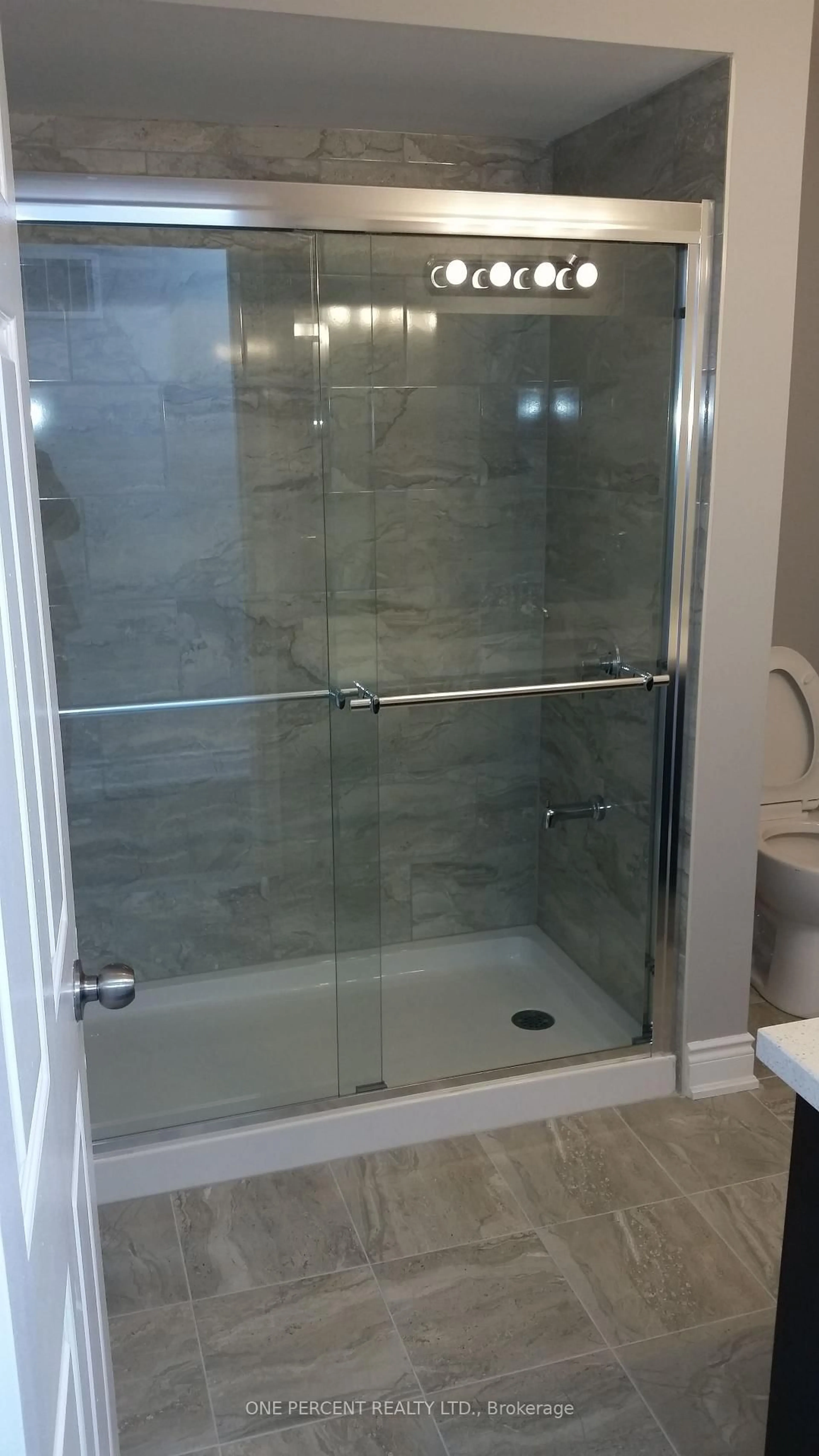 Contemporary bathroom, ceramic/tile floor for 52 Timberlane Dr, Brampton Ontario L6Y 4B6