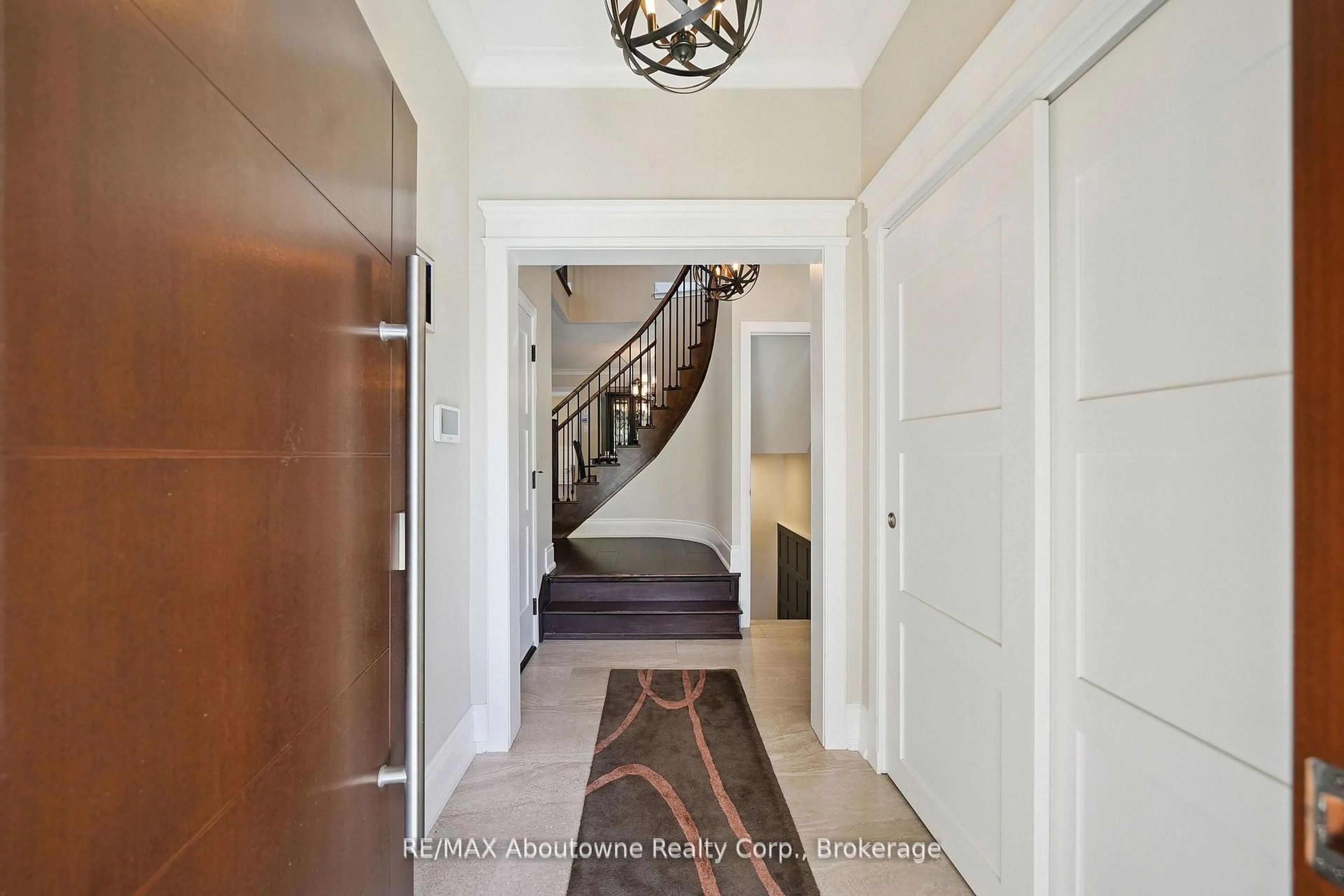 Indoor foyer for 437 Jelinik Terr, Milton Ontario L9T 7N2