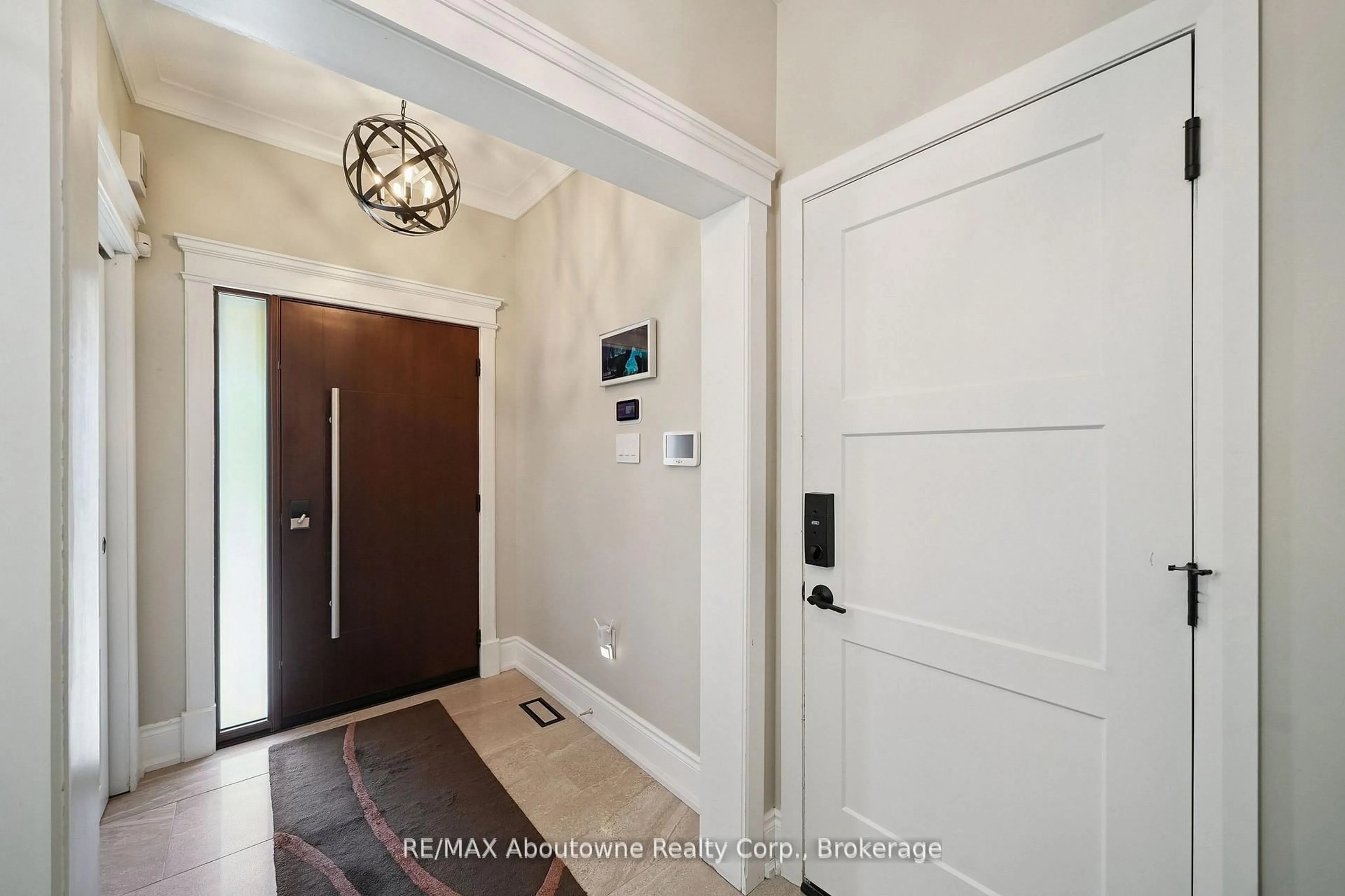 Indoor entryway for 437 Jelinik Terr, Milton Ontario L9T 7N2