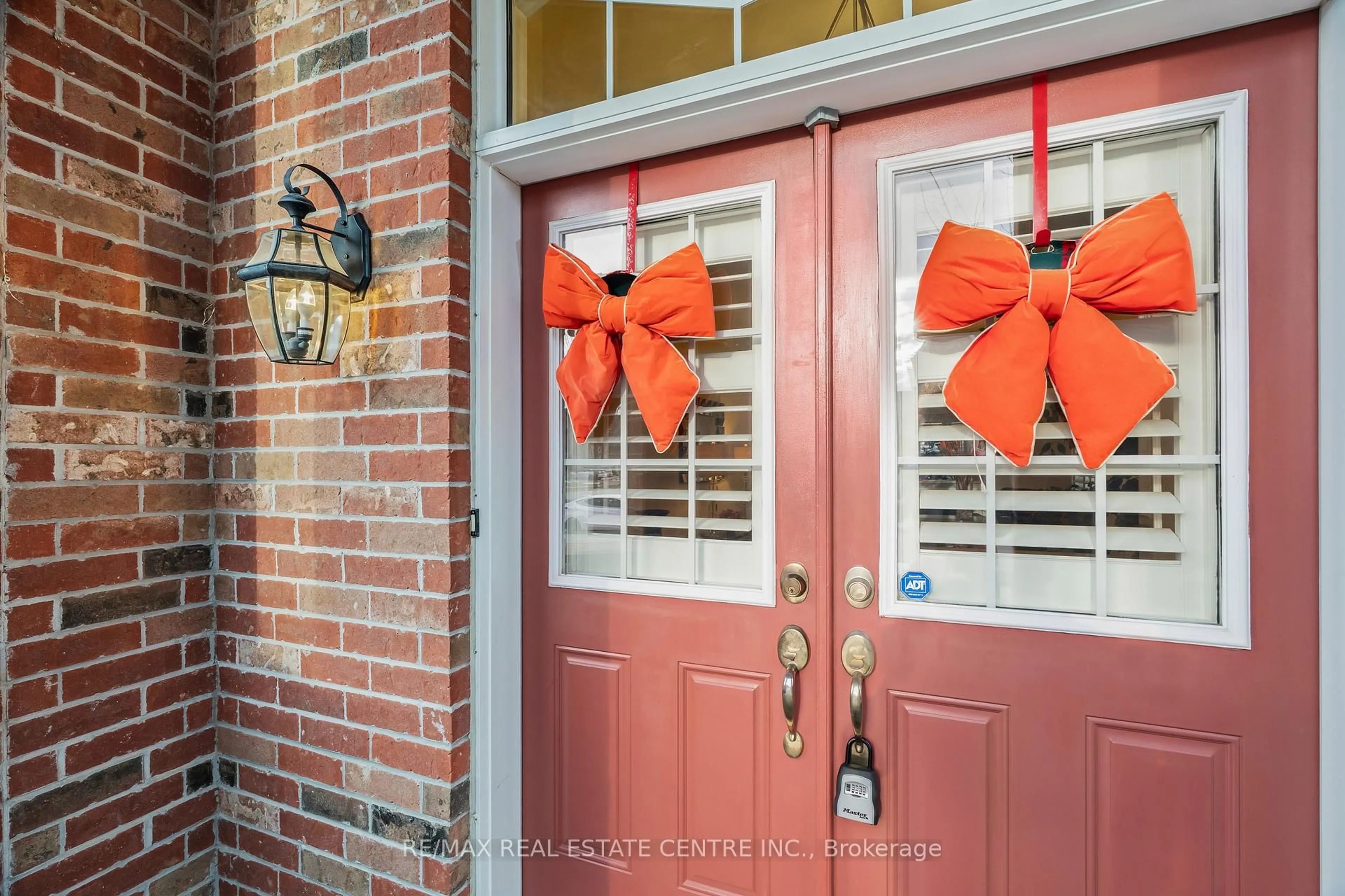 Indoor entryway for 15 Helman Rd, Brampton Ontario L6R 0R7