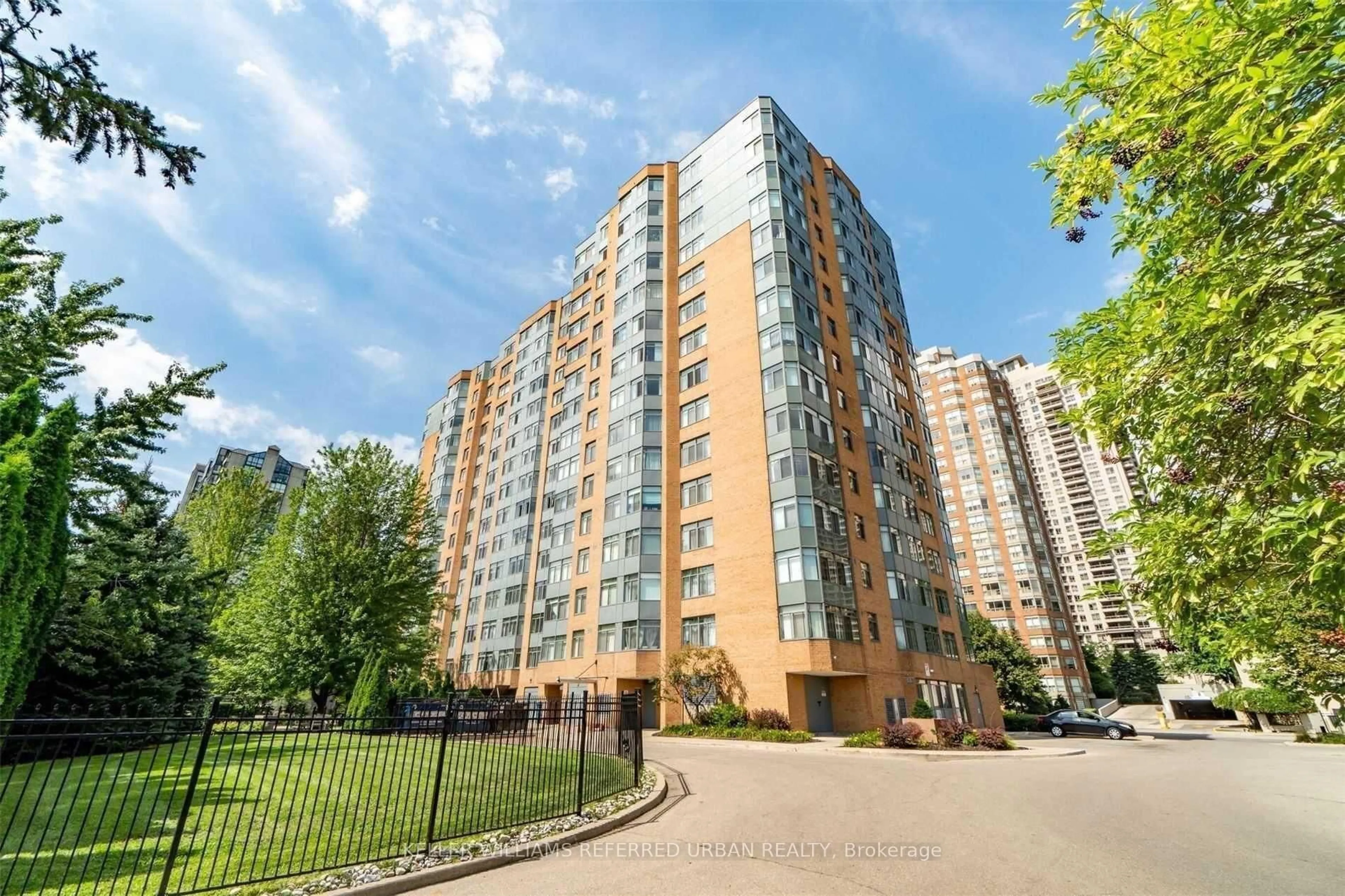 Unknown for 300 Webb Dr #502, Mississauga Ontario L5B 3W3