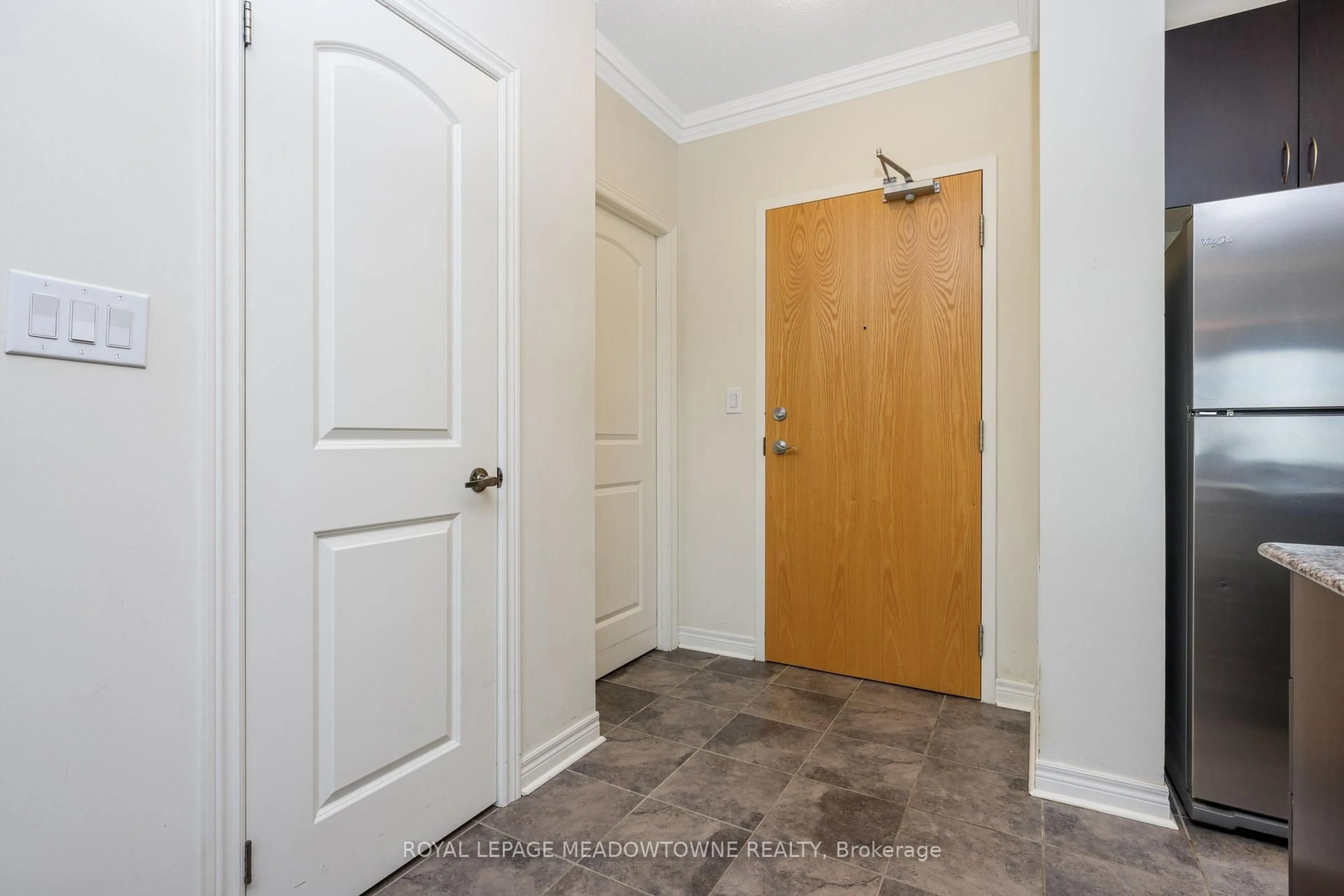 Indoor entryway for 383 Main St #308, Milton Ontario L9T 8K8