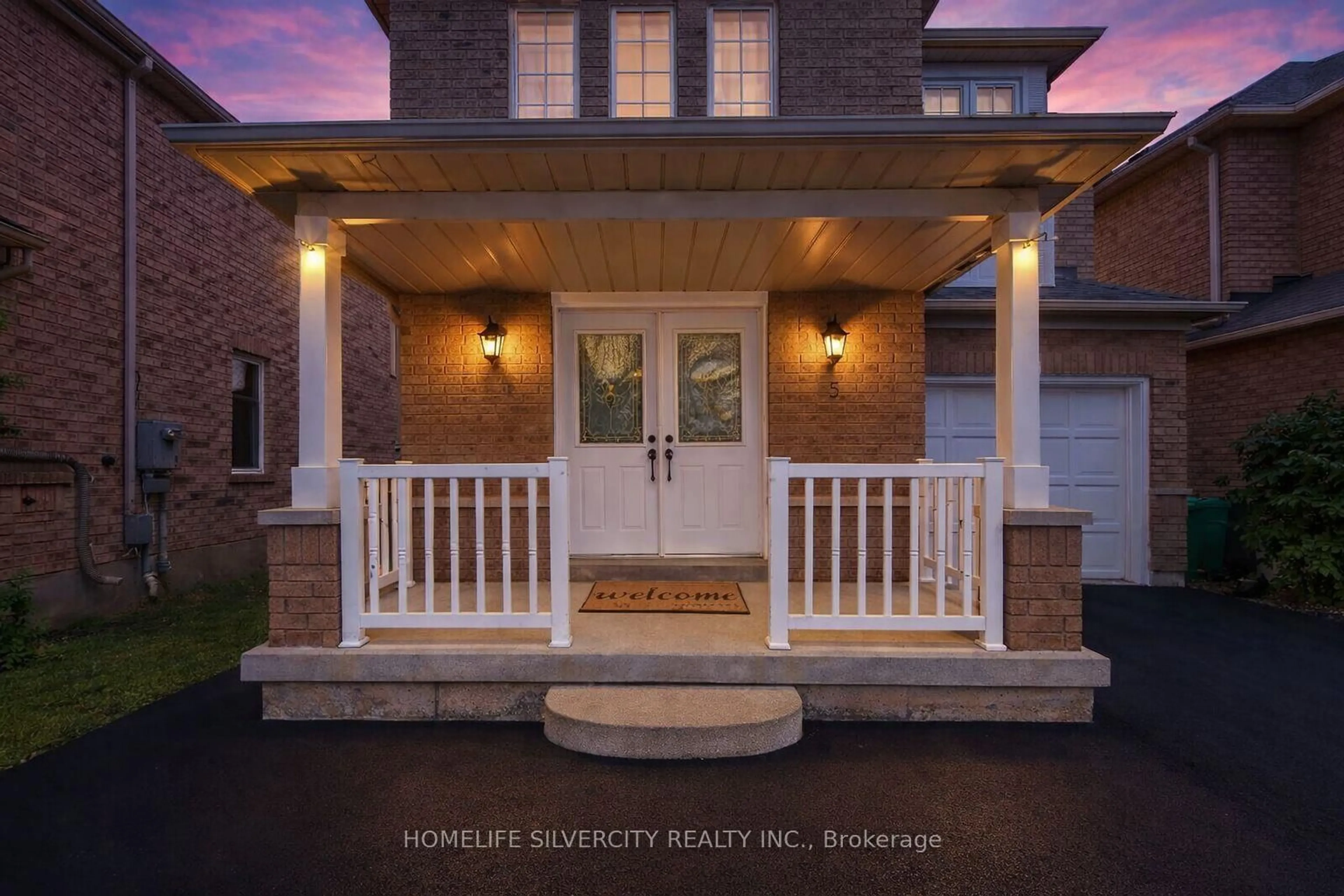 Indoor entryway for 5 Allangrove Dr, Brampton Ontario L7A 2M4