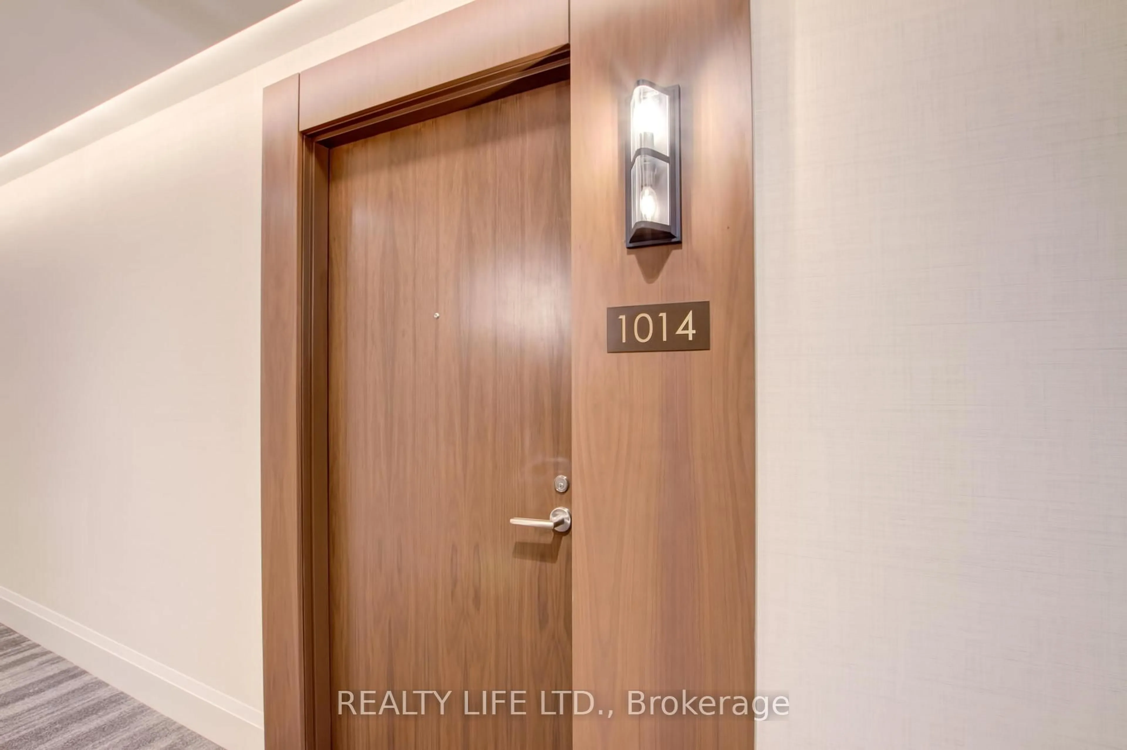 Indoor entryway for 1050 Main St #1014, Milton Ontario L9T 9M3