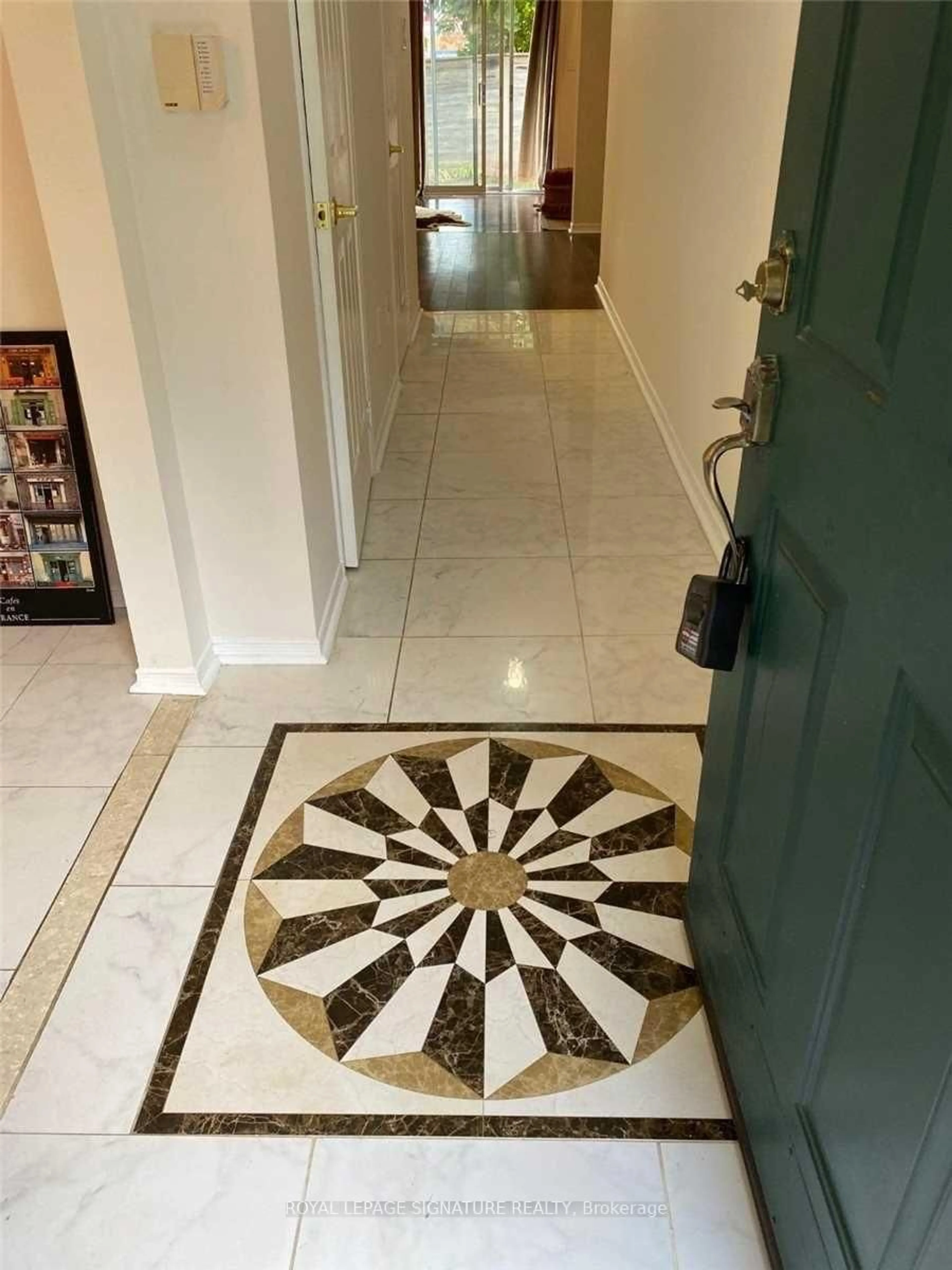 Indoor foyer for 3050 Orleans Rd #48, Mississauga Ontario L5L 5P7