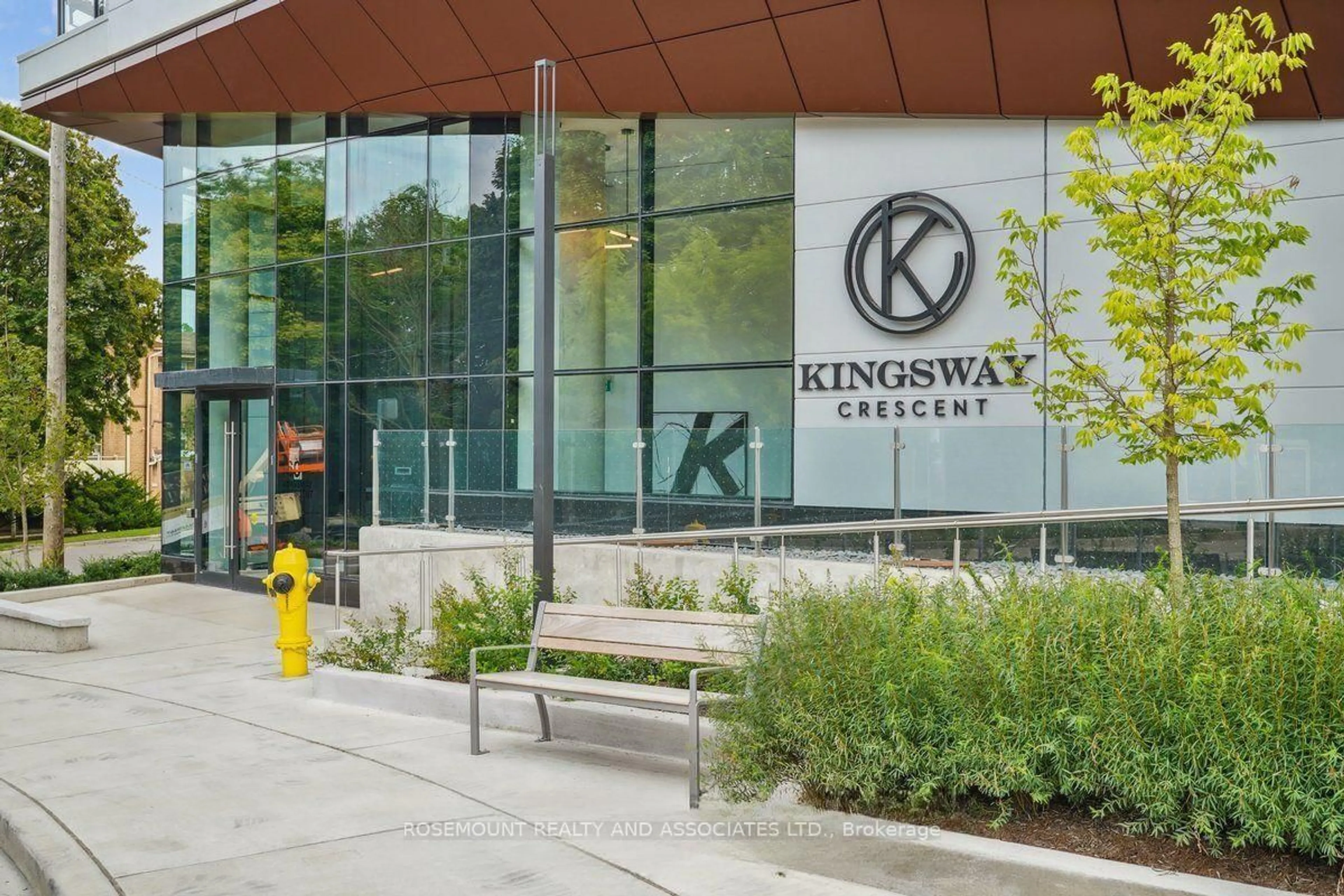 Indoor foyer for 160 Kingsway Cres #407, Toronto Ontario M8X 0B5