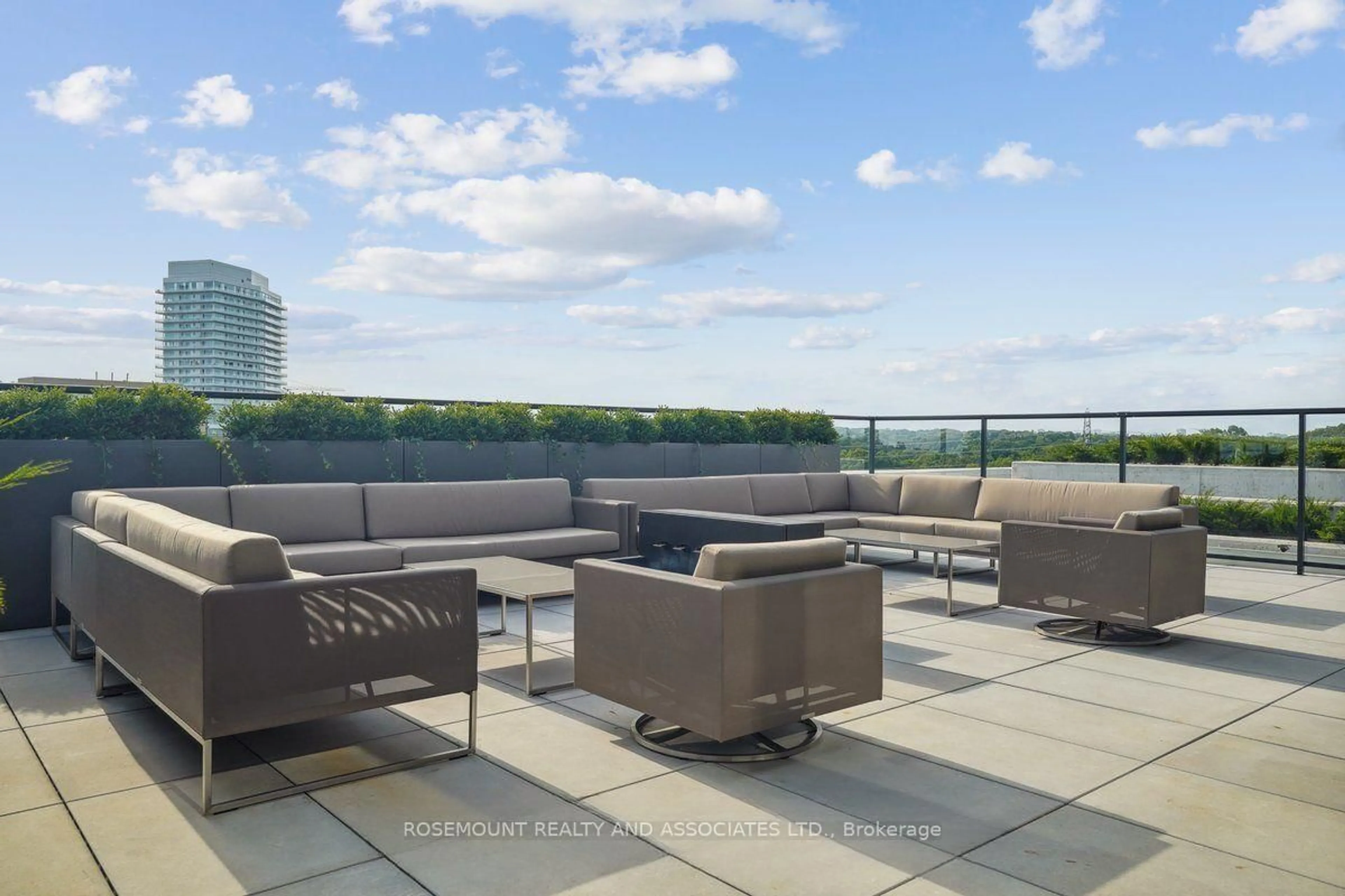 Patio, water/lake/river/ocean view for 160 Kingsway Cres #407, Toronto Ontario M8X 0B5
