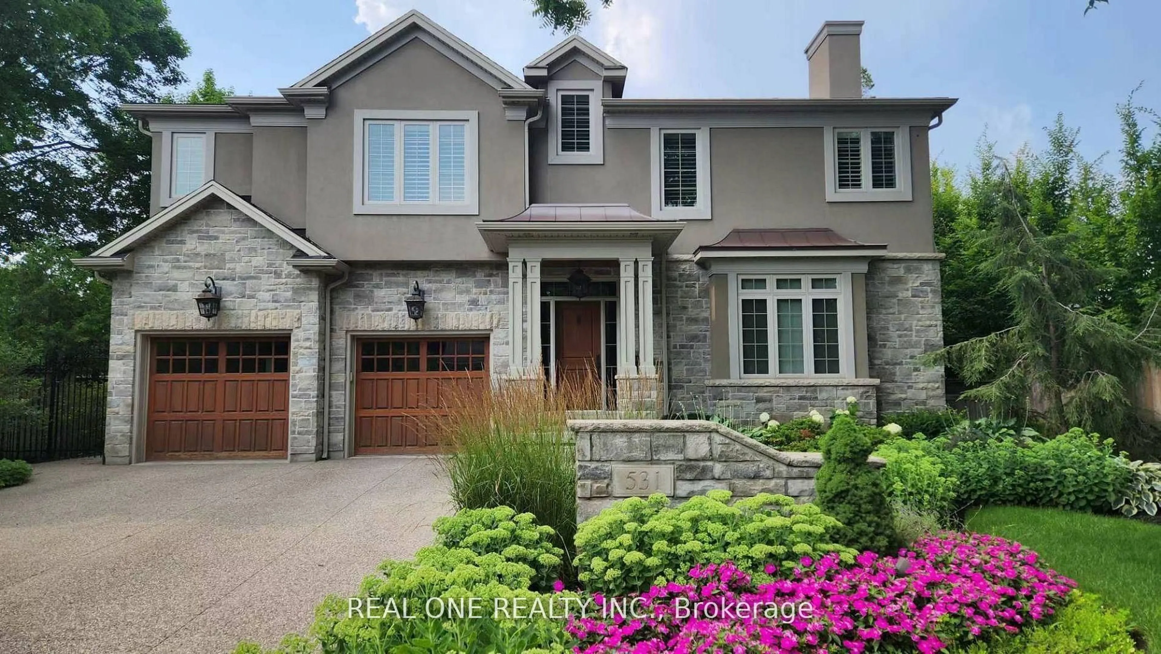 Home with brick exterior material, street for 531 Jeanette Dr, Oakville Ontario L6K 1M9