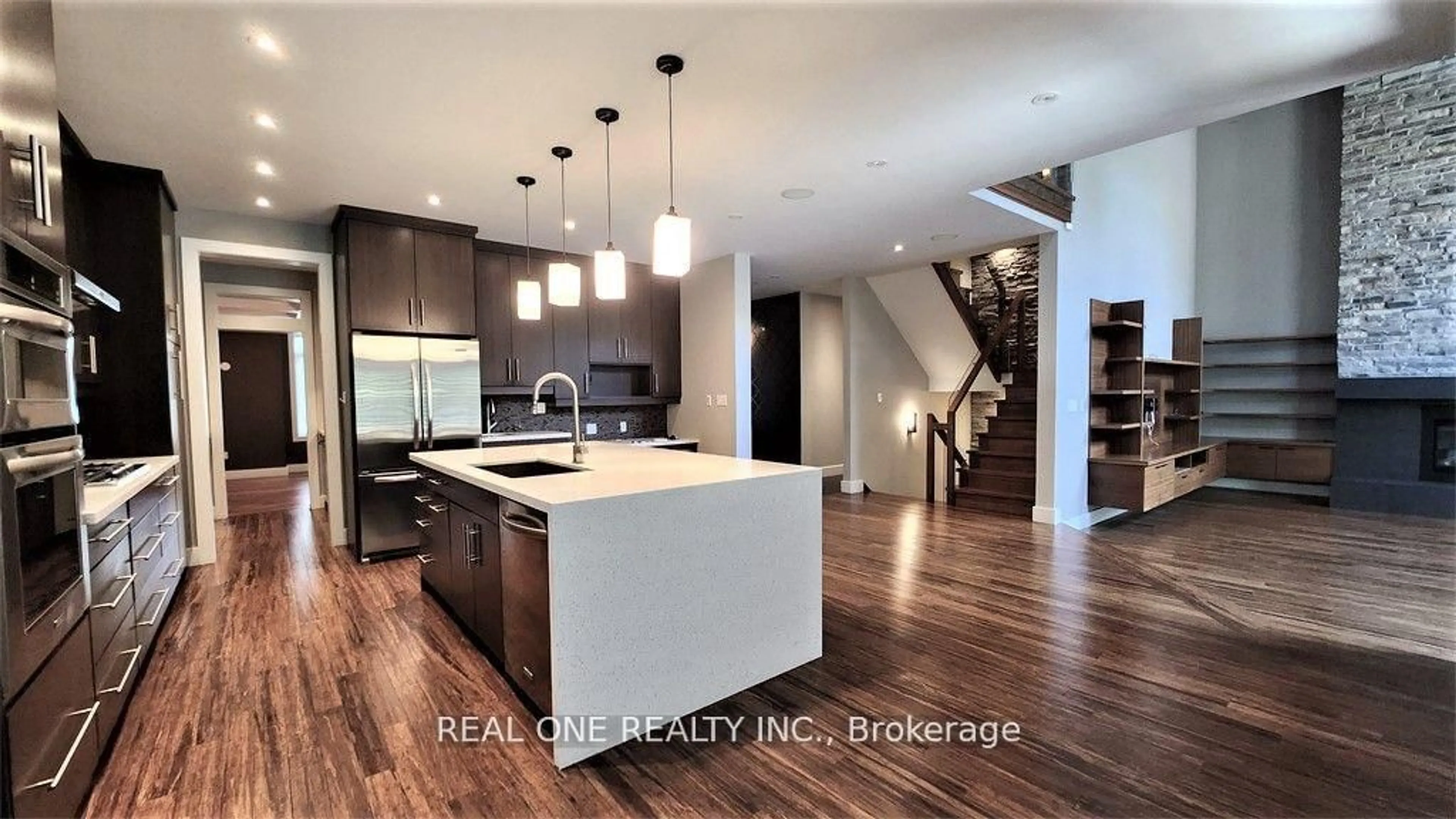 Open concept kitchen, wood/laminate floor for 531 Jeanette Dr, Oakville Ontario L6K 1M9