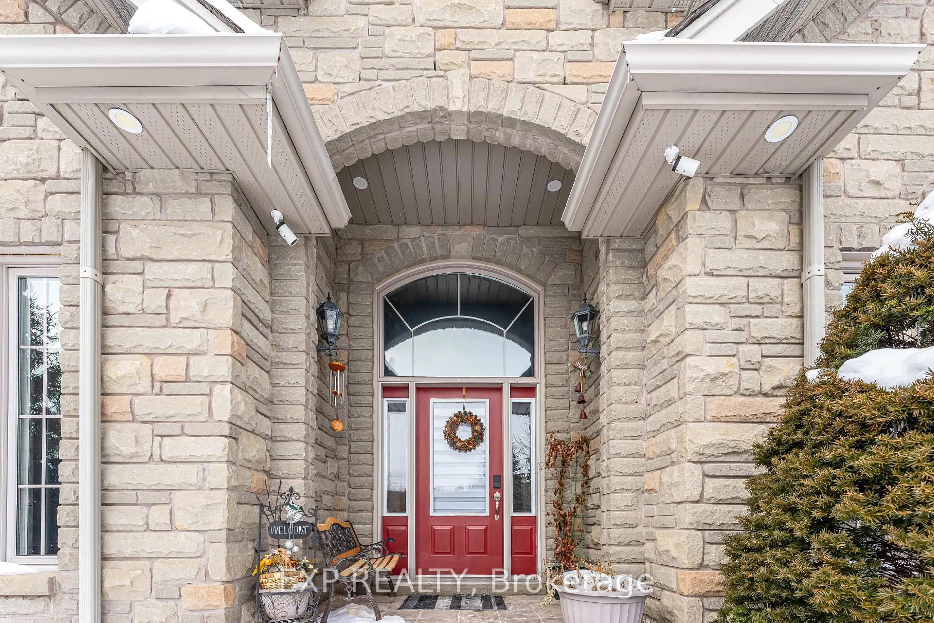 Indoor entryway for 10 Valley Hill Dr, Caledon Ontario L7E 0B8