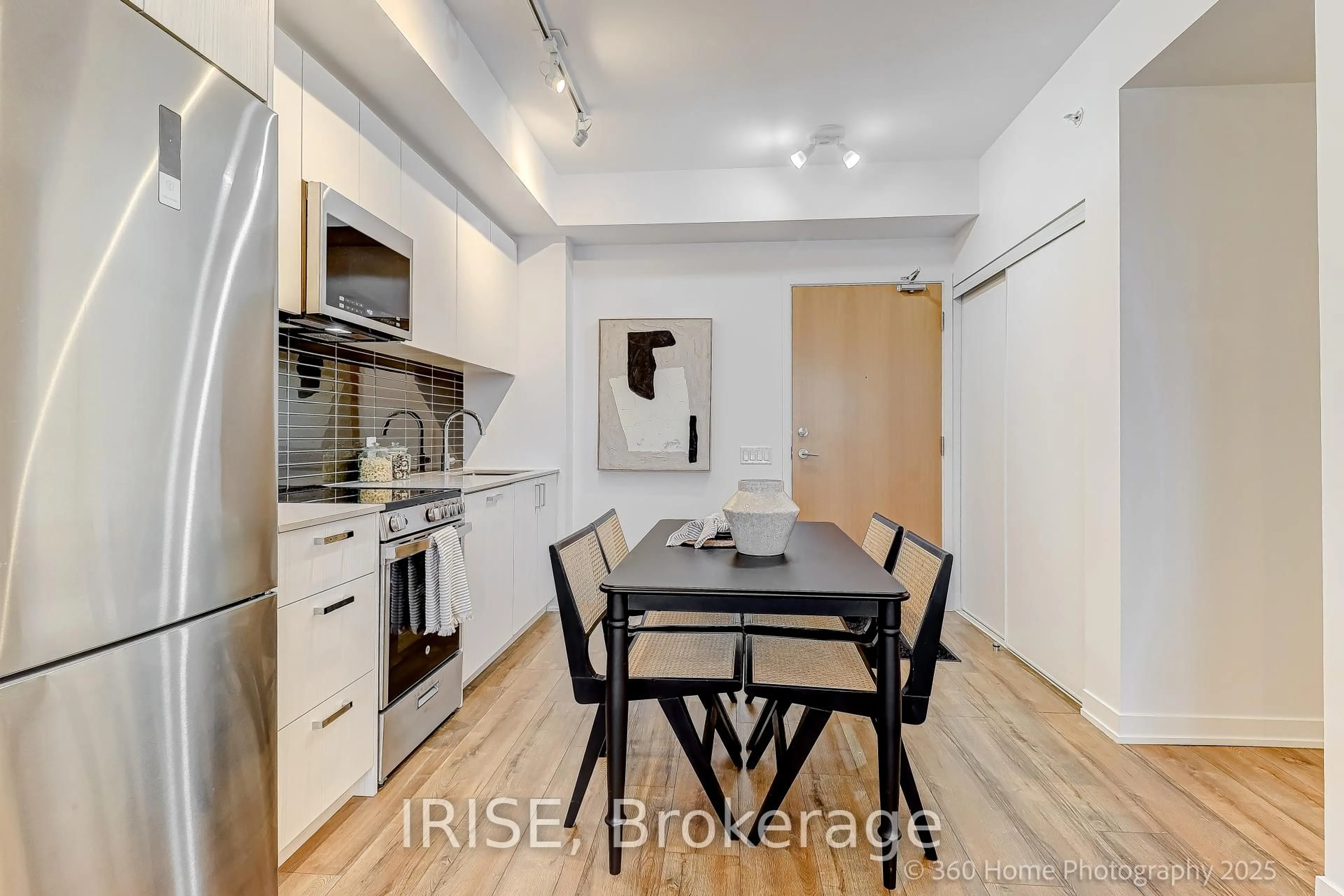 Unknown for 1787 St Clair Ave #16, Toronto Ontario M6N 0B7
