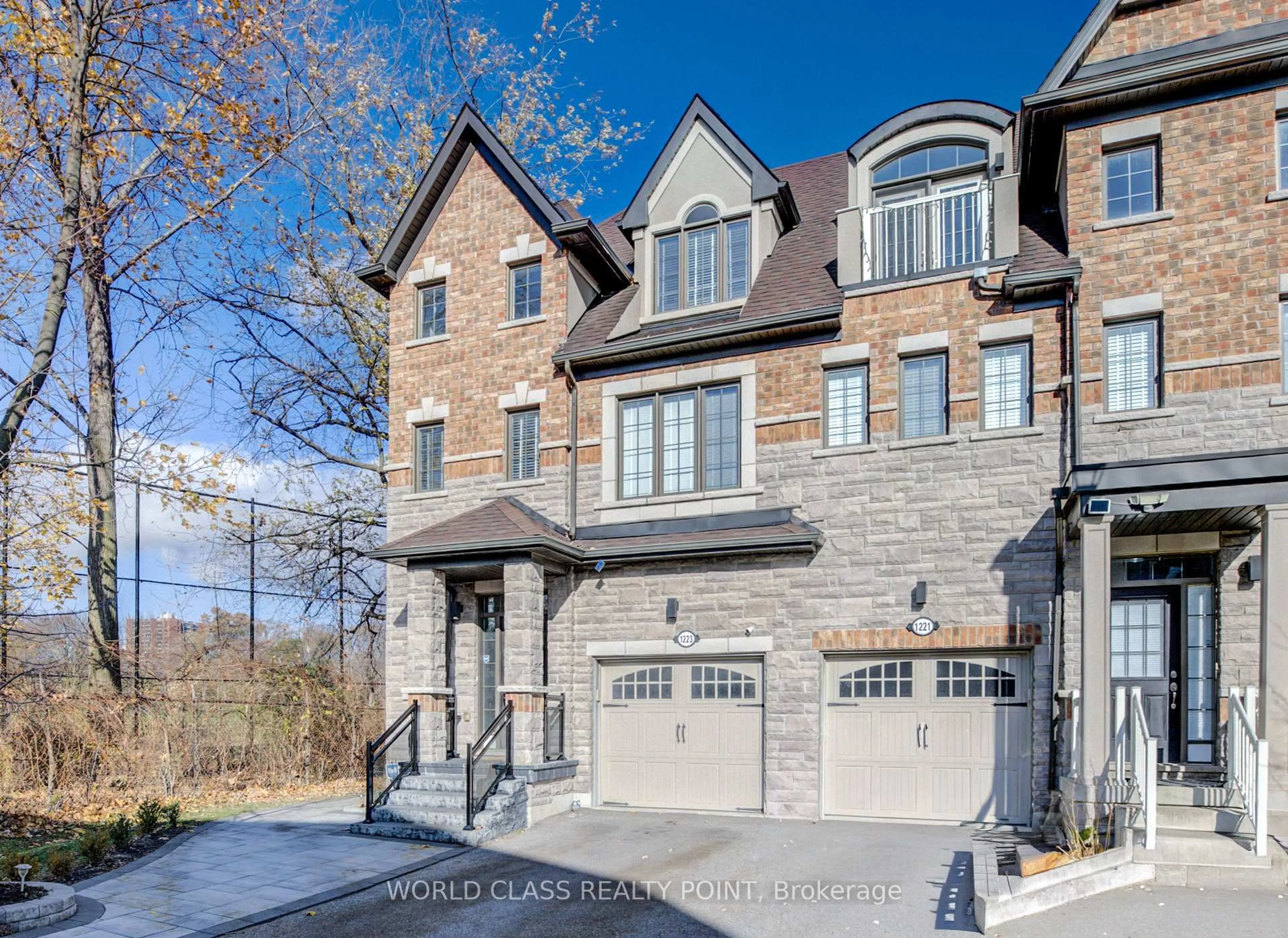 Home with brick exterior material, street for 1223 Owls Head Rd, Mississauga Ontario L5E 0A6