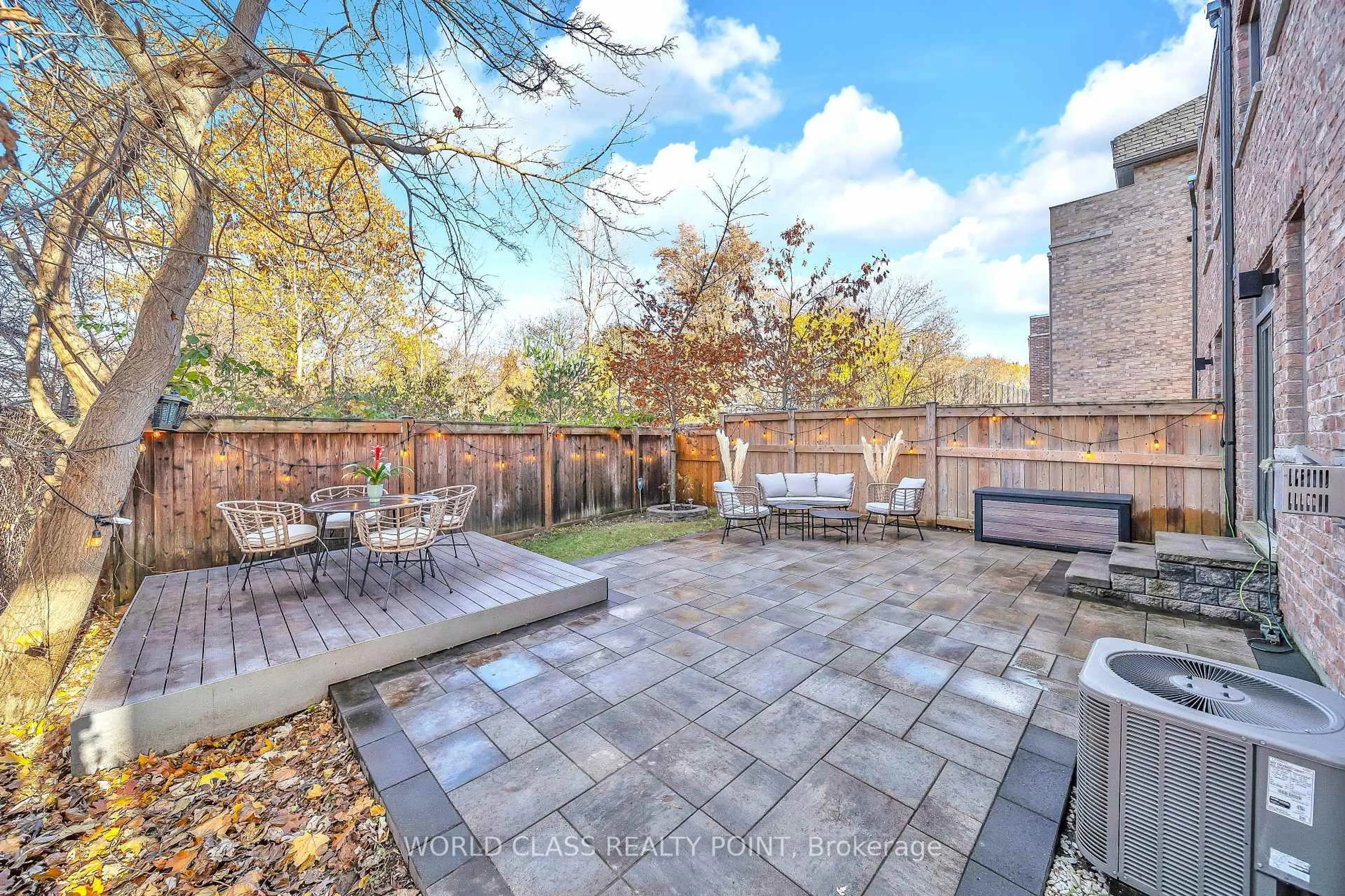 Patio, unknown for 1223 Owls Head Rd, Mississauga Ontario L5E 0A6