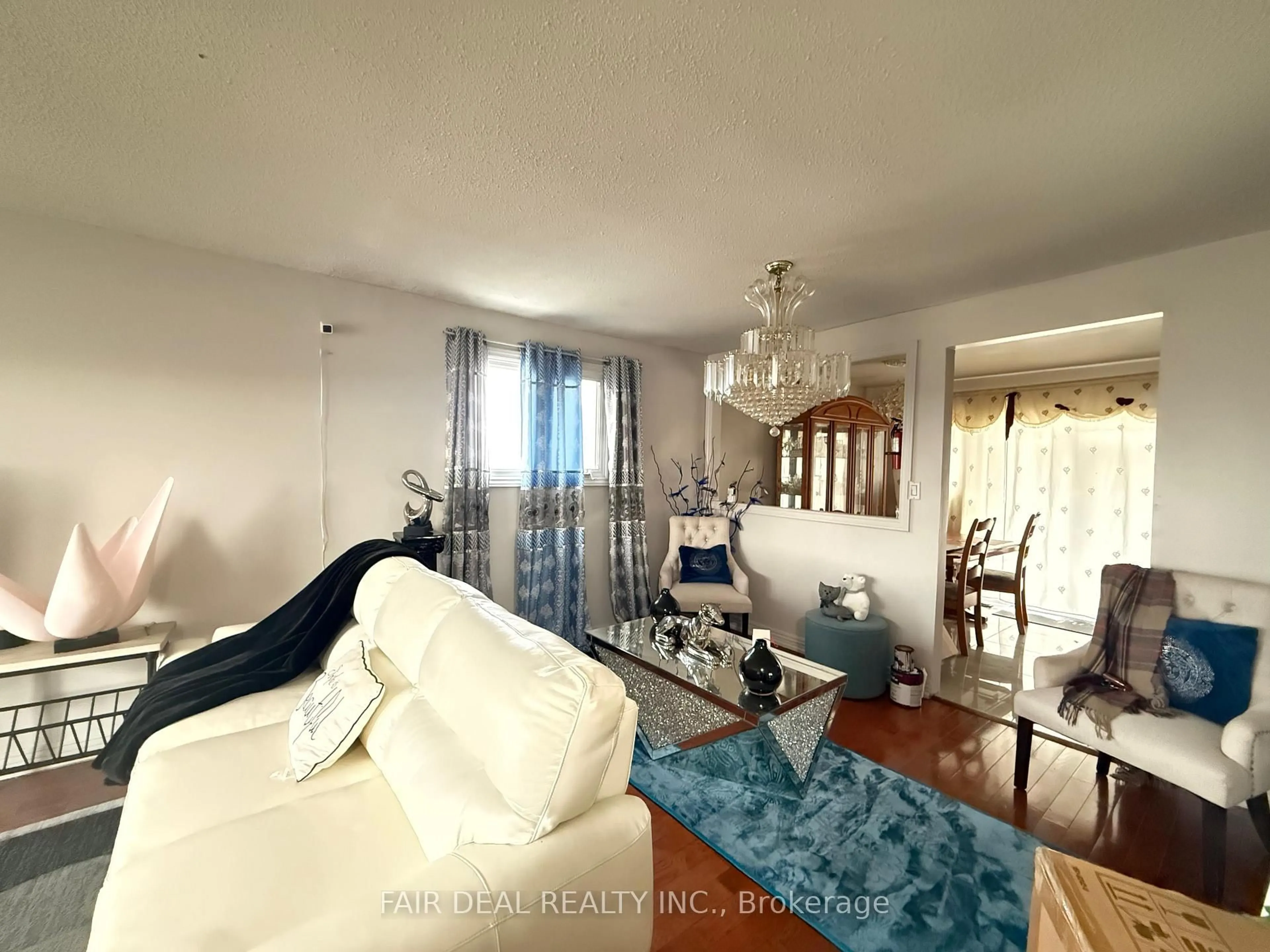 Living room with furniture, unknown for 3720 Brandon Gate Dr, Mississauga Ontario L4T 3M8